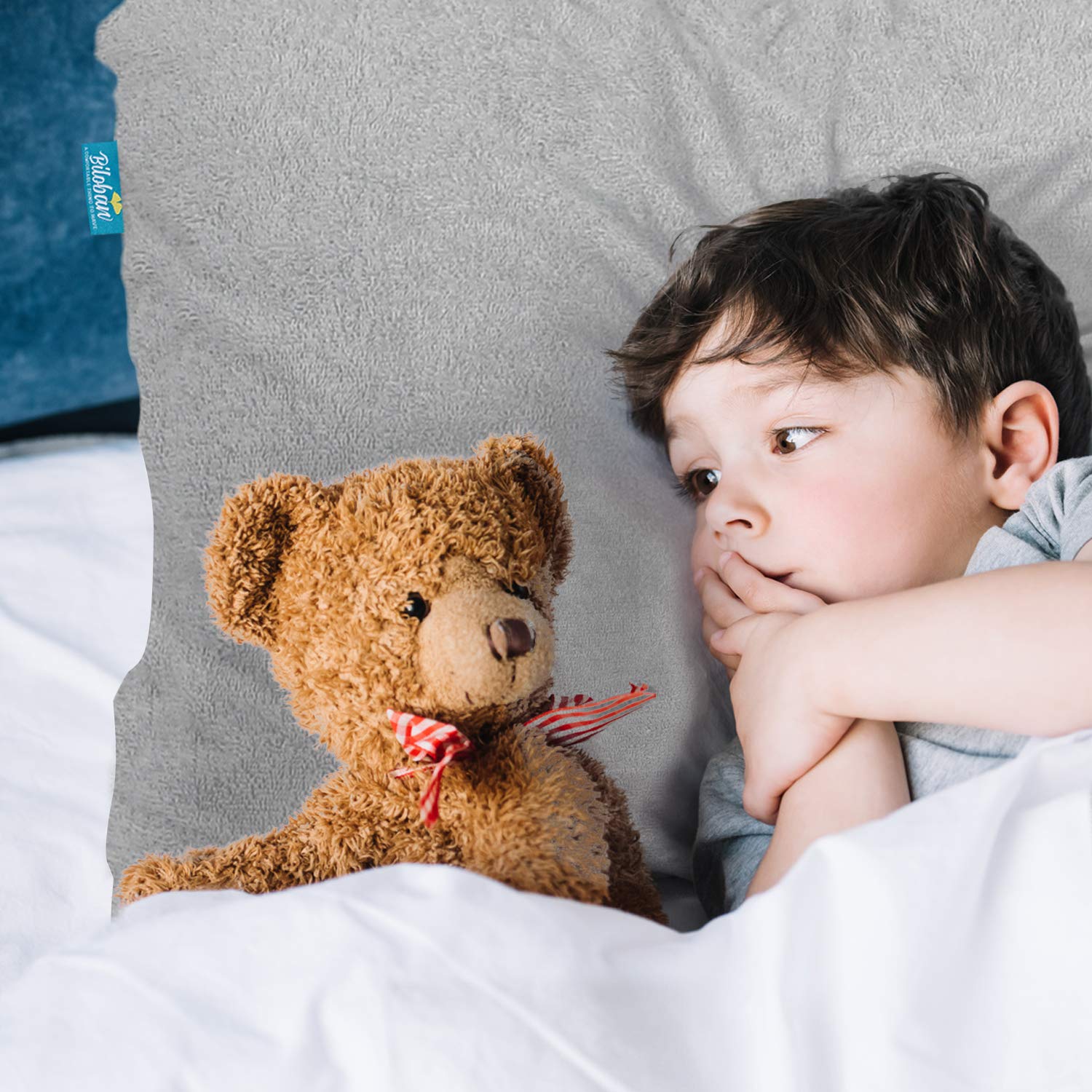 Biloban toddler pillowcase protector offers smooth, quiet fabric that preserves pillow softness.