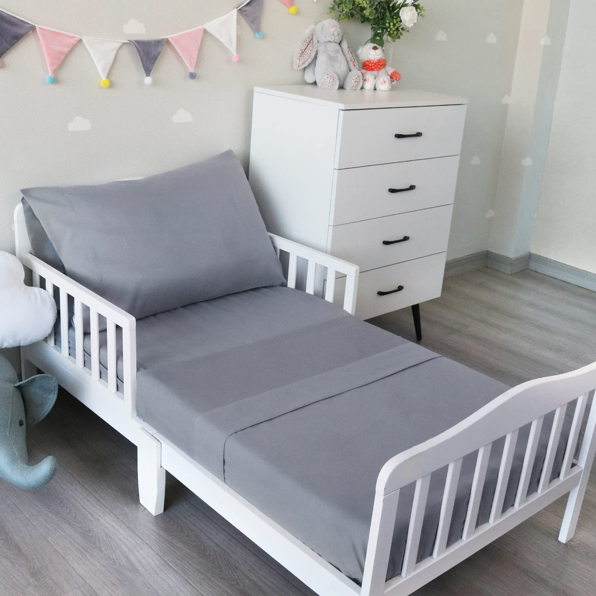 Biloban toddler sheet set fitted sheet on crib mattress for a secure, wrinkle-resistant fit.