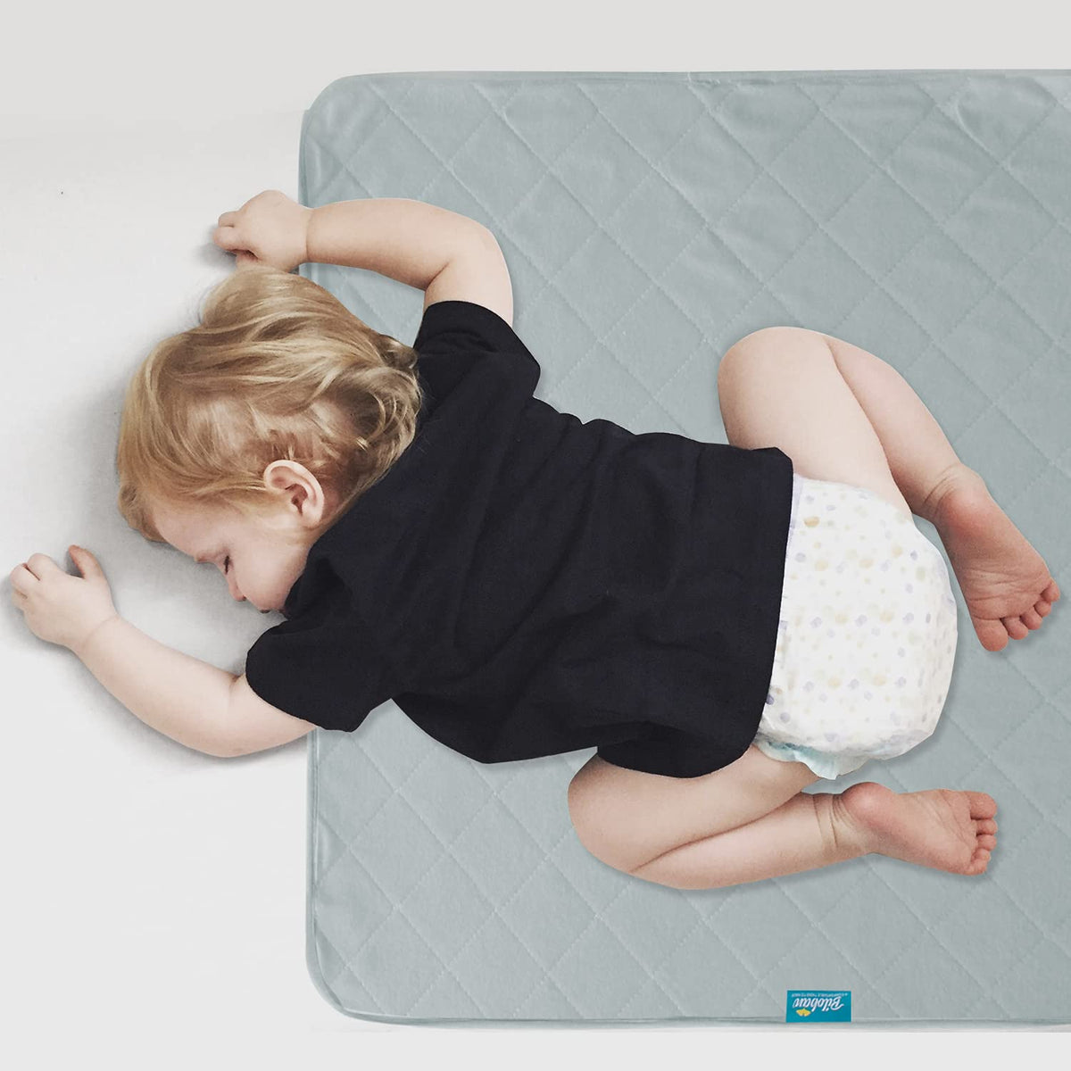 Biloban waterproof crib mattress protector 27x38 keeps crib surface dry overnight