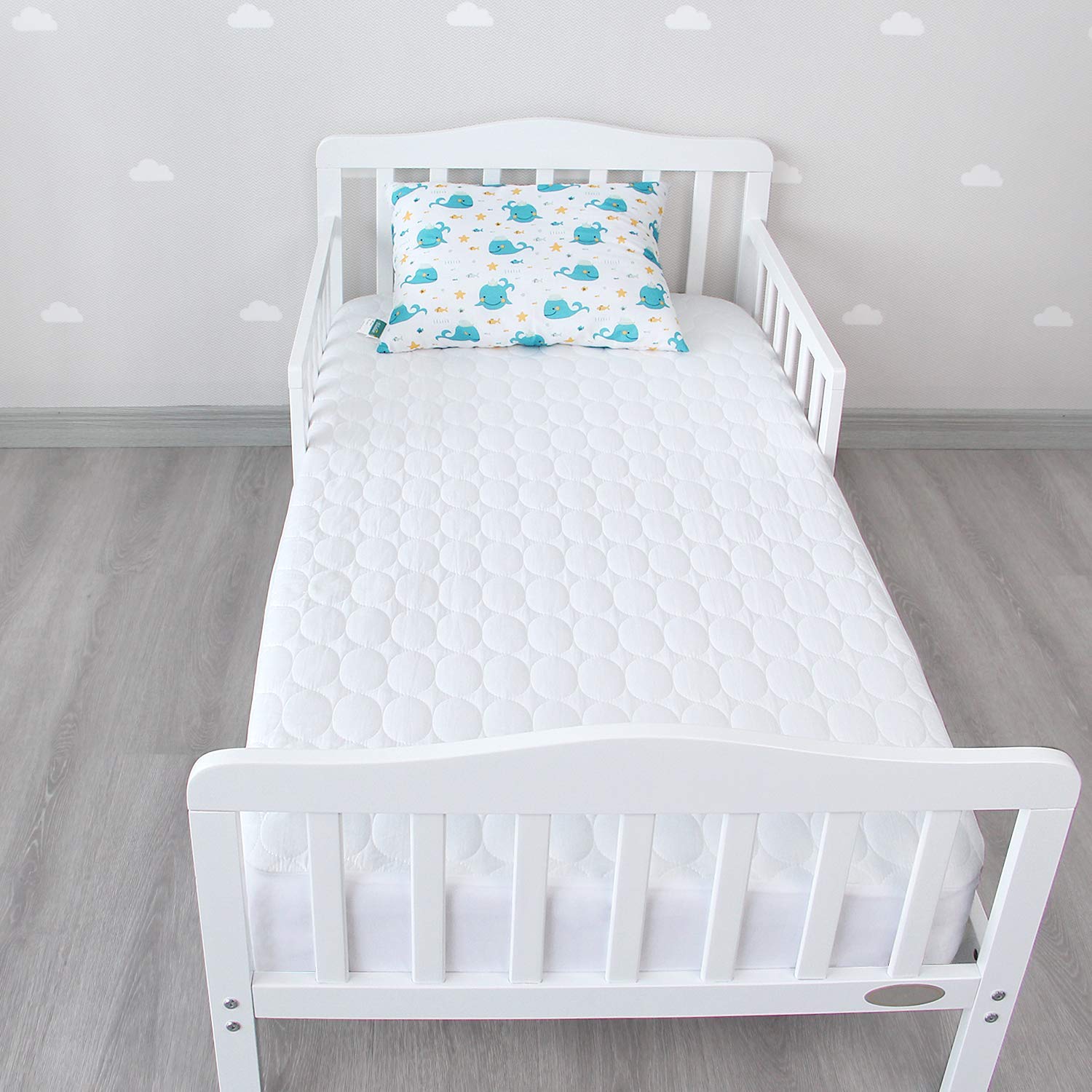 Biloban waterproof crib mattress protector keeps spills away and surfaces clean.