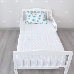 Biloban waterproof crib mattress protector keeps spills away and surfaces clean.