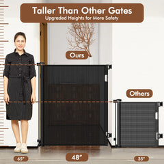 Bingguz gate with one-handed locking mechanism for easy use.