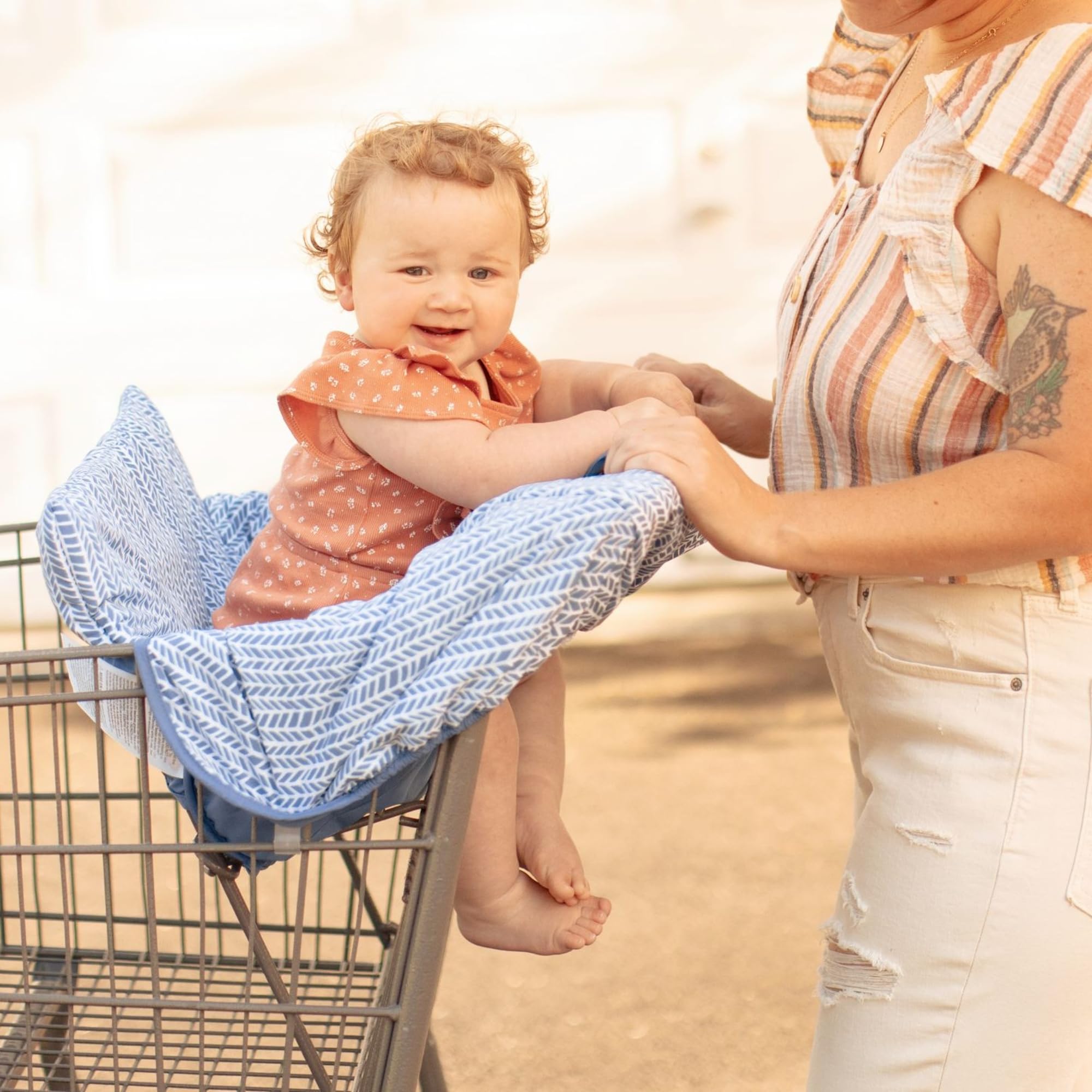 Binxy Baby attached toy rings entertain baby as you browse.