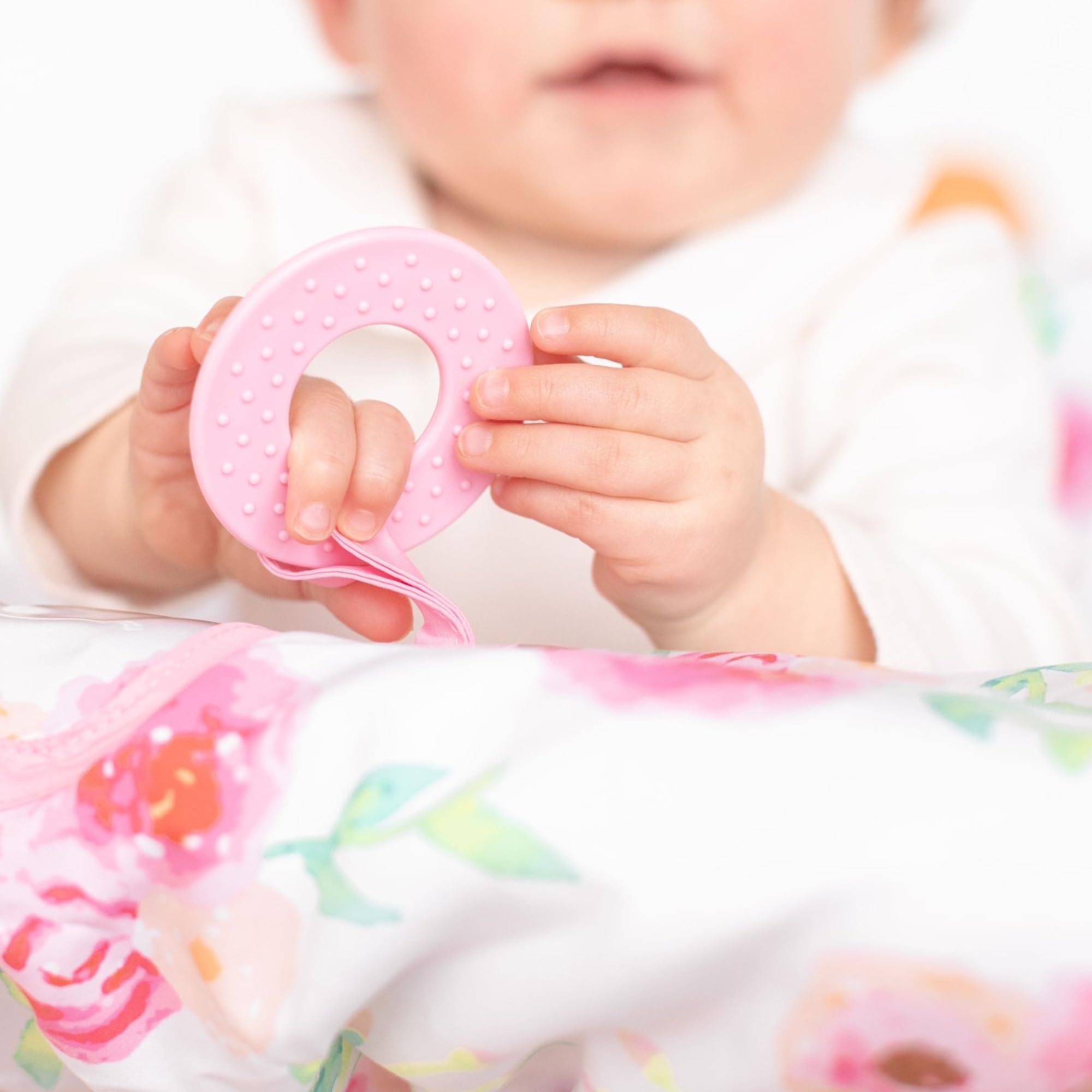 Binxy Baby CPSIA safety-certified design supports worry-free outings.