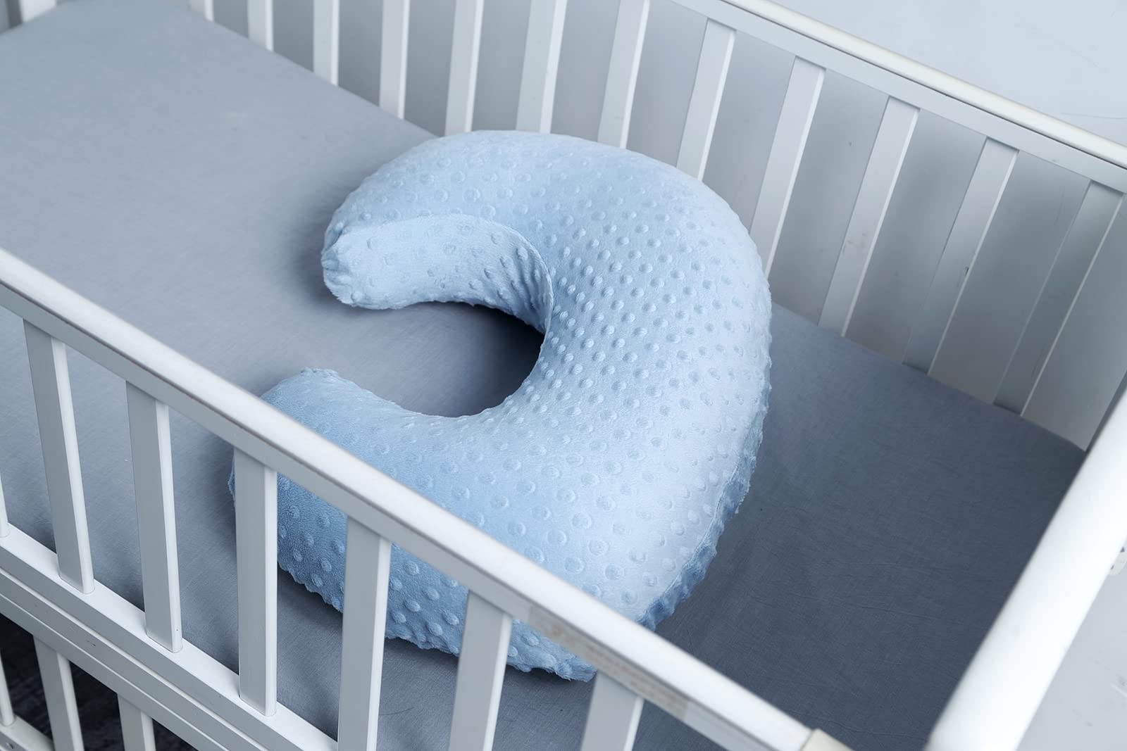 Breathable, natural feel helps maintain comfort during long feeding sessions
