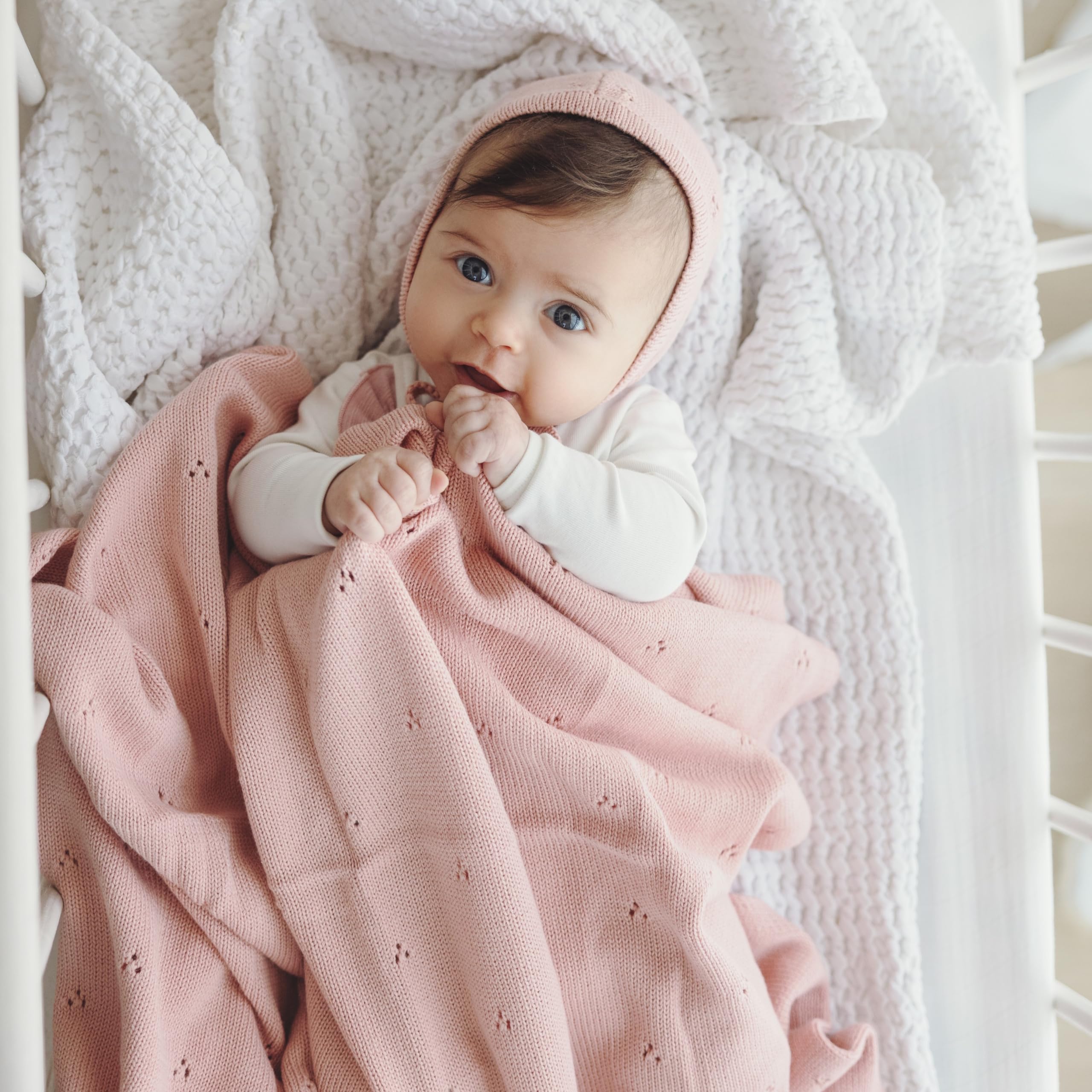 Bleu La La baby gift set hat 0–6 months provides snug warmth.