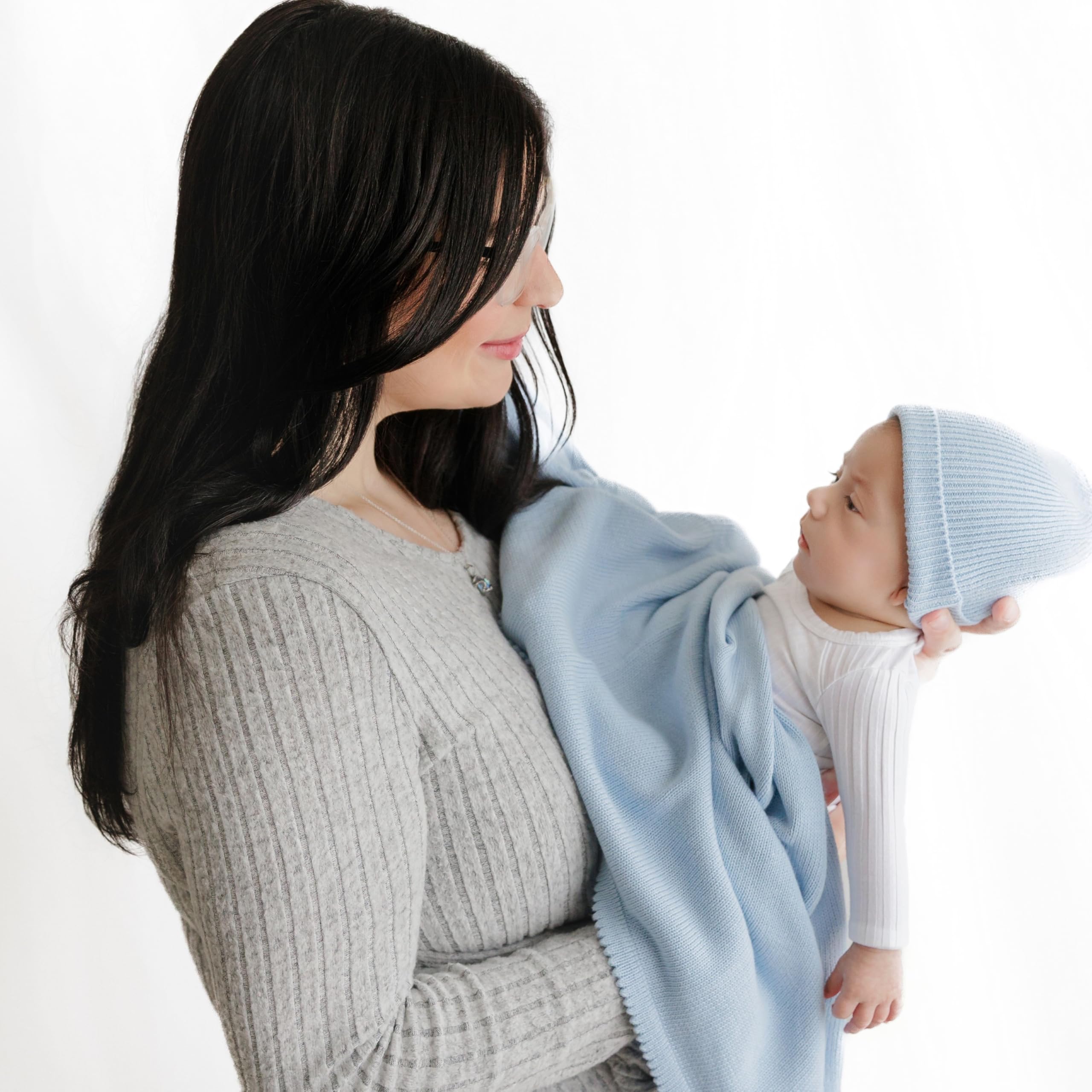 Bleu La La baby skin-friendly knit close-up with gentle touch
