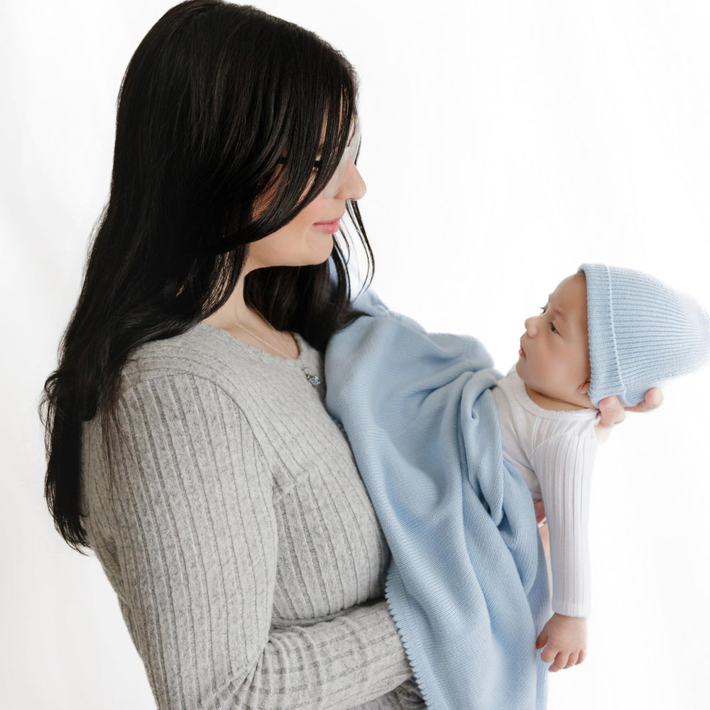 Bleu La La baby skin-friendly knit close-up with gentle touch