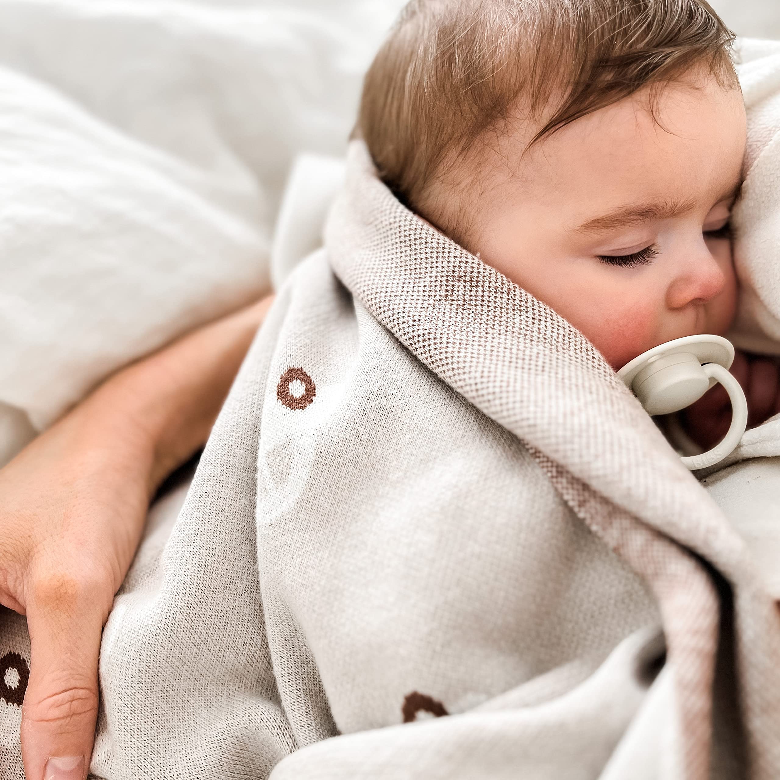 Bleu La La soft cotton blanket close-up reveals breathable fabric