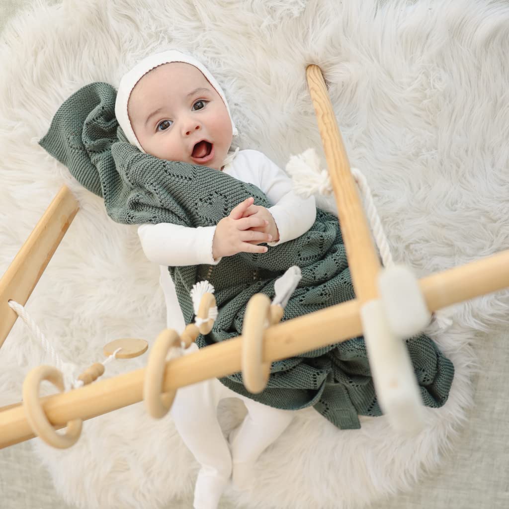 Bleu La La Heirloom Knit Heart Blanket supports use from infant to toddler