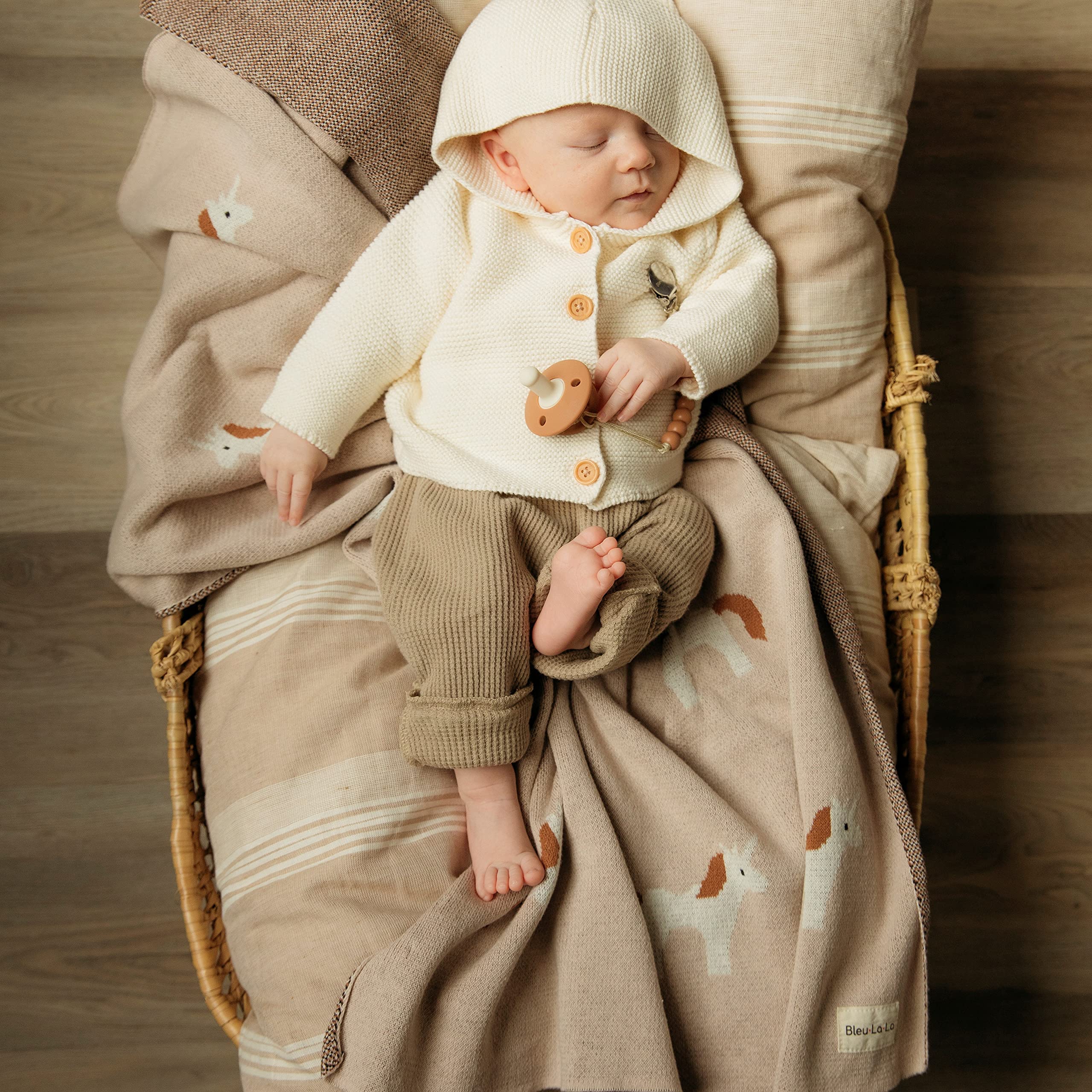 Bleu La La Unicorn Cream blanket gift-ready packaging with ribbon.