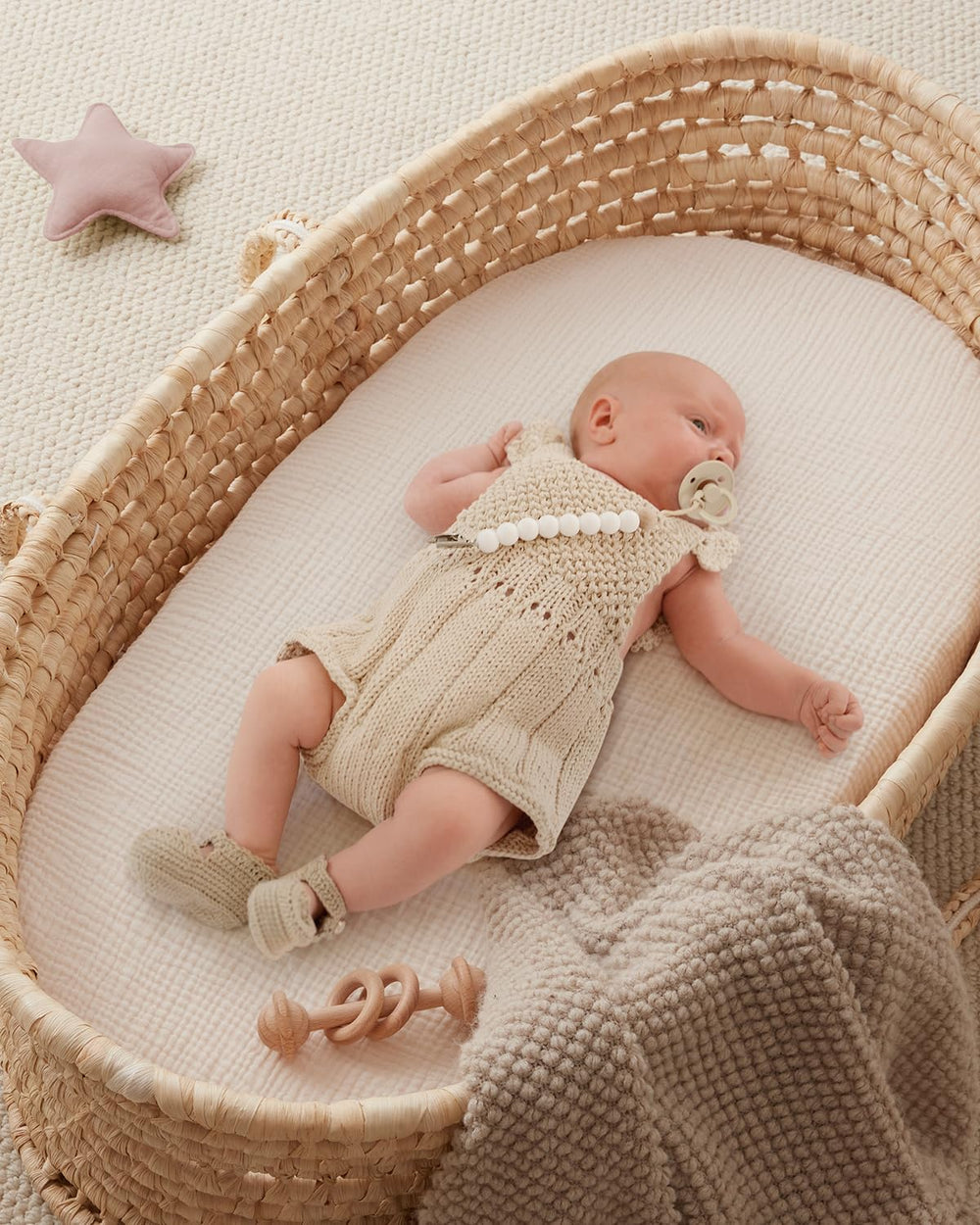 Blissful Diary muslin sheet features snug elastic band for stable sleep surface.
