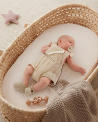Blissful Diary muslin sheet features snug elastic band for stable sleep surface.