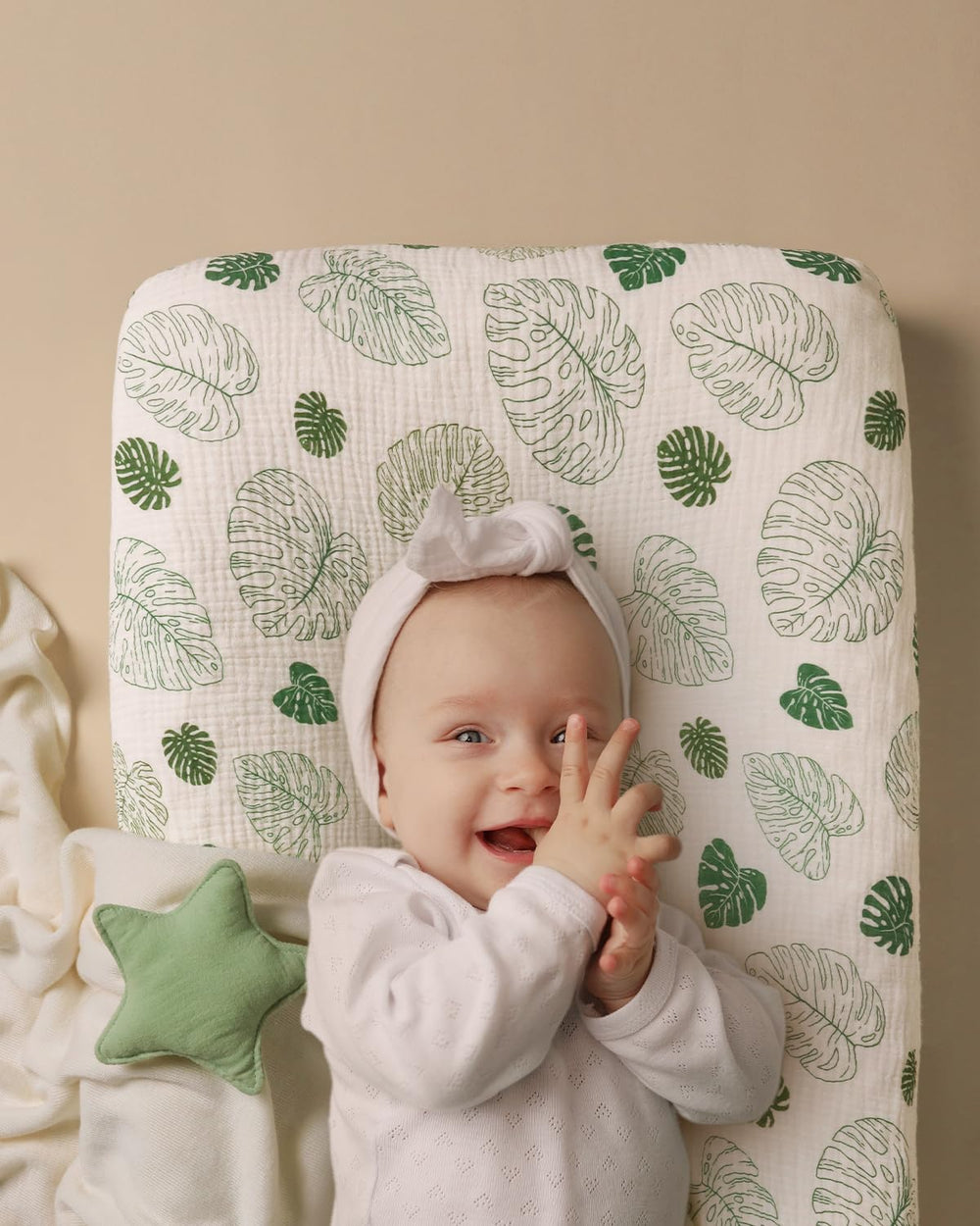 Elastic-band close-up on Blissful Diary changing pad cover shows a secure, snug fit.