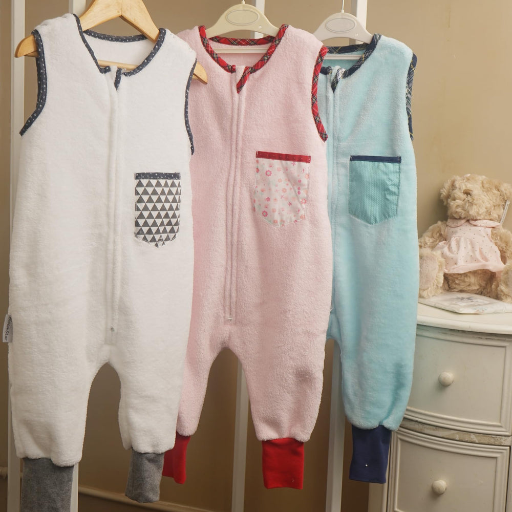 BLOOMSTAR adjustable shoulder button helps secure fit during sleep and play.
