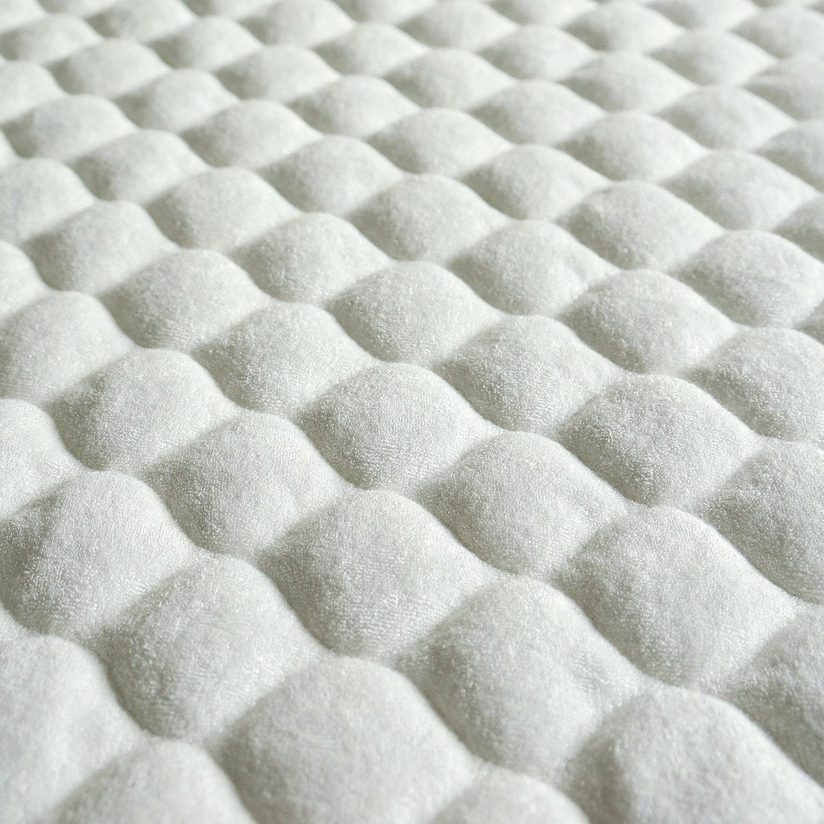 BlueSnail Quilted Thicker Waterproof Changing Pad Liner Snow White keeps diaper changes tidy and protected.