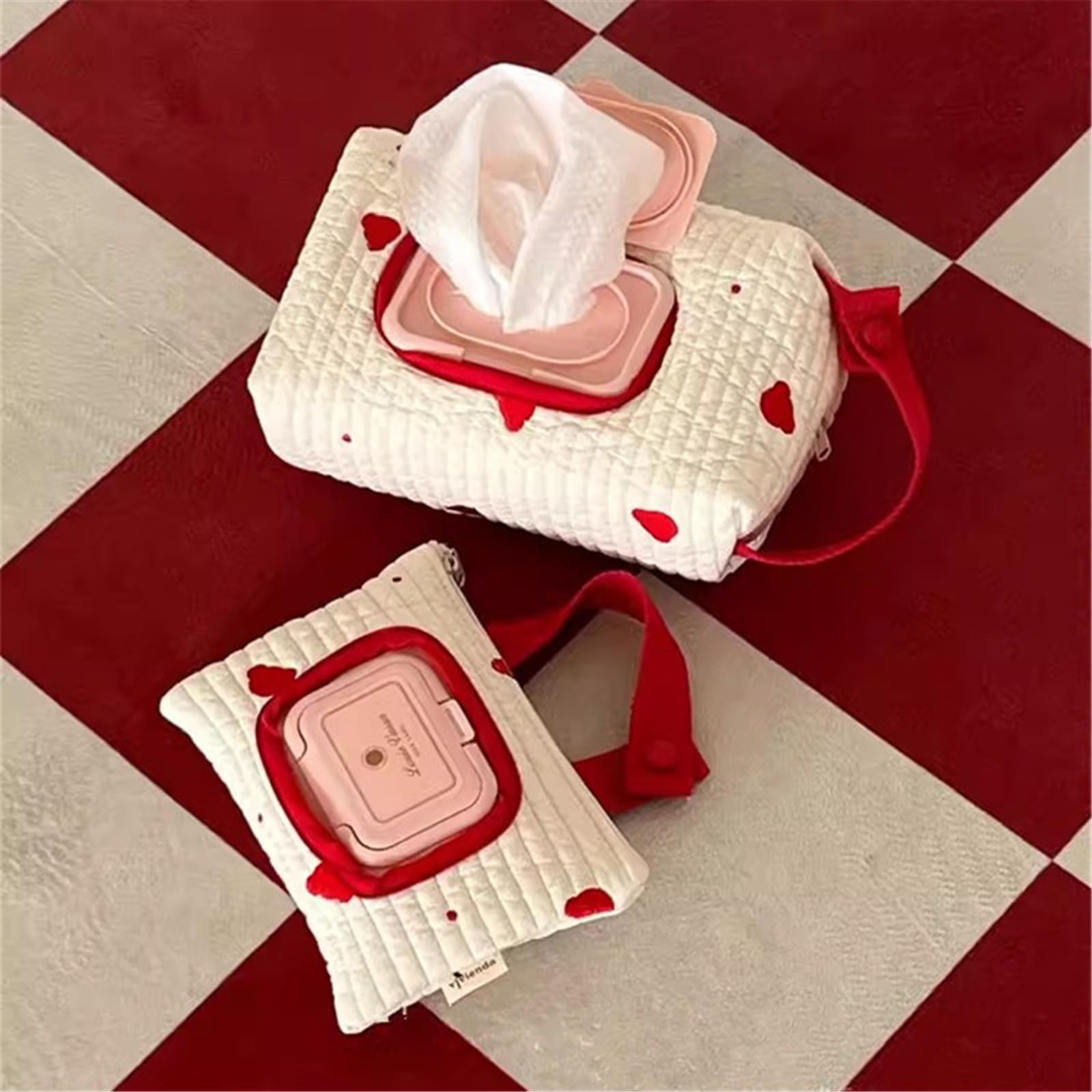 BLULILY easy-access wipes pocket speeds up quick cleanups.