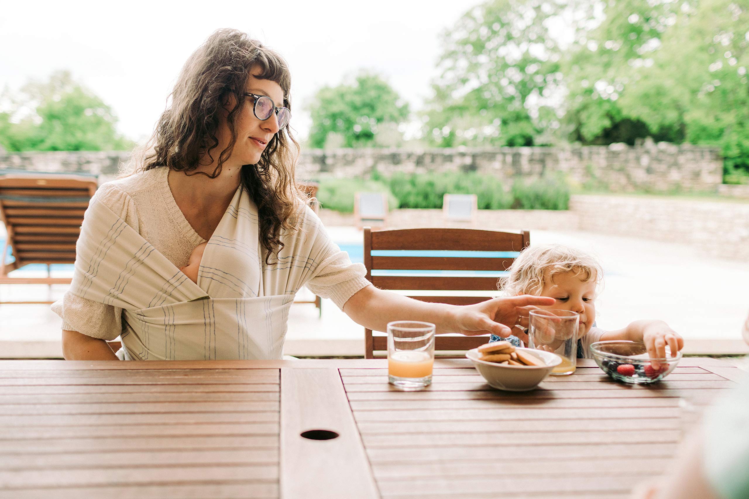 Boba Baby Wrap Carrier provides secure, sag-resistant hold