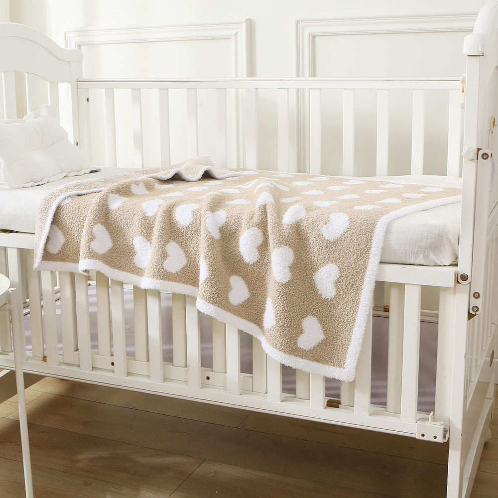 BOBOYOYO plush blanket with bear design, a soft nap-time companion.