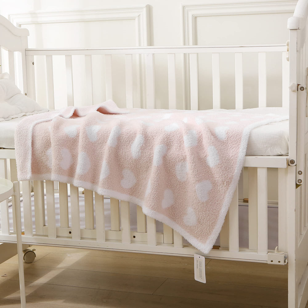 BOBOYOYO bear pattern blanket provides gentle warmth for cuddles at home.