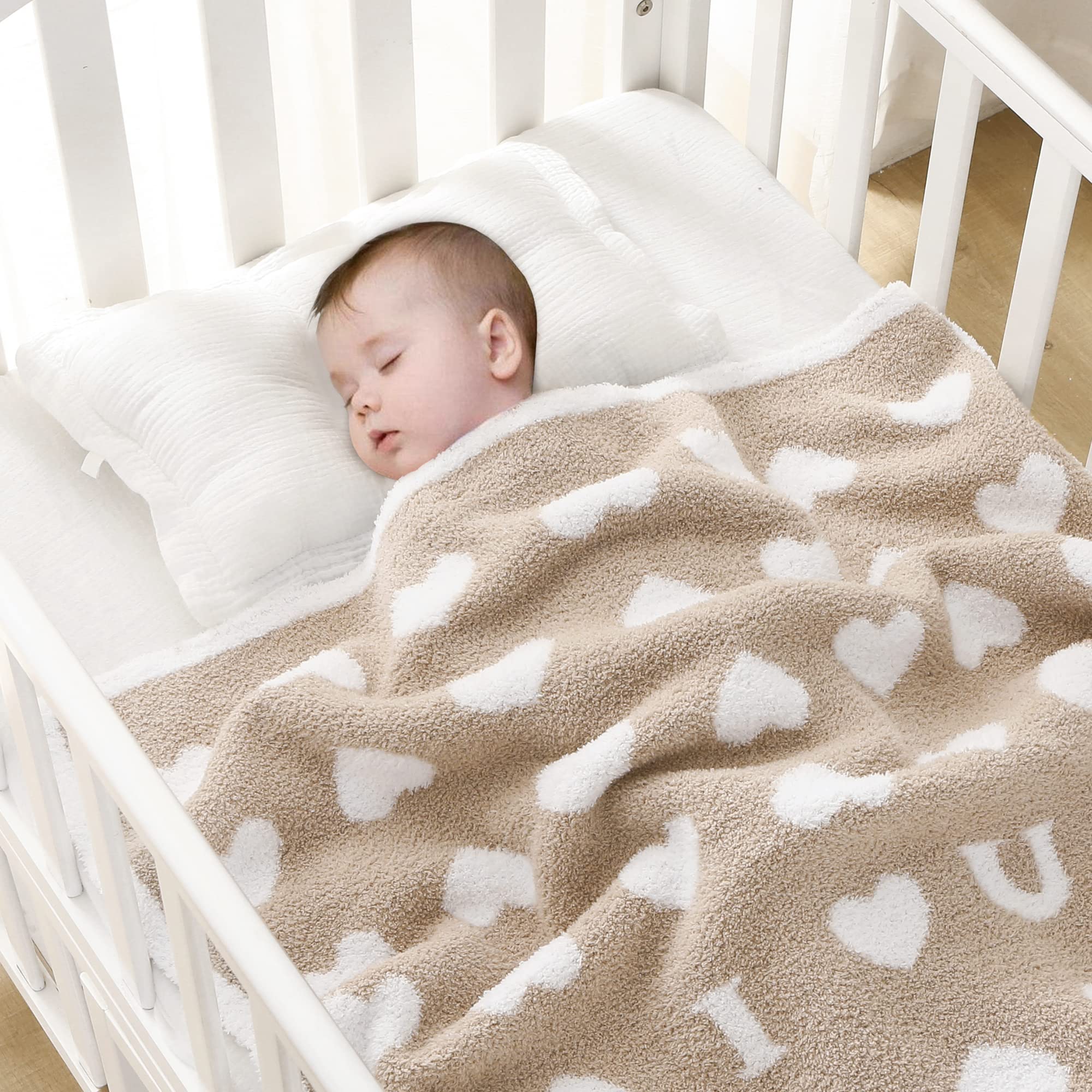 BOBOYOYO plush blanket with giraffe design, cute accent for stroller rides.