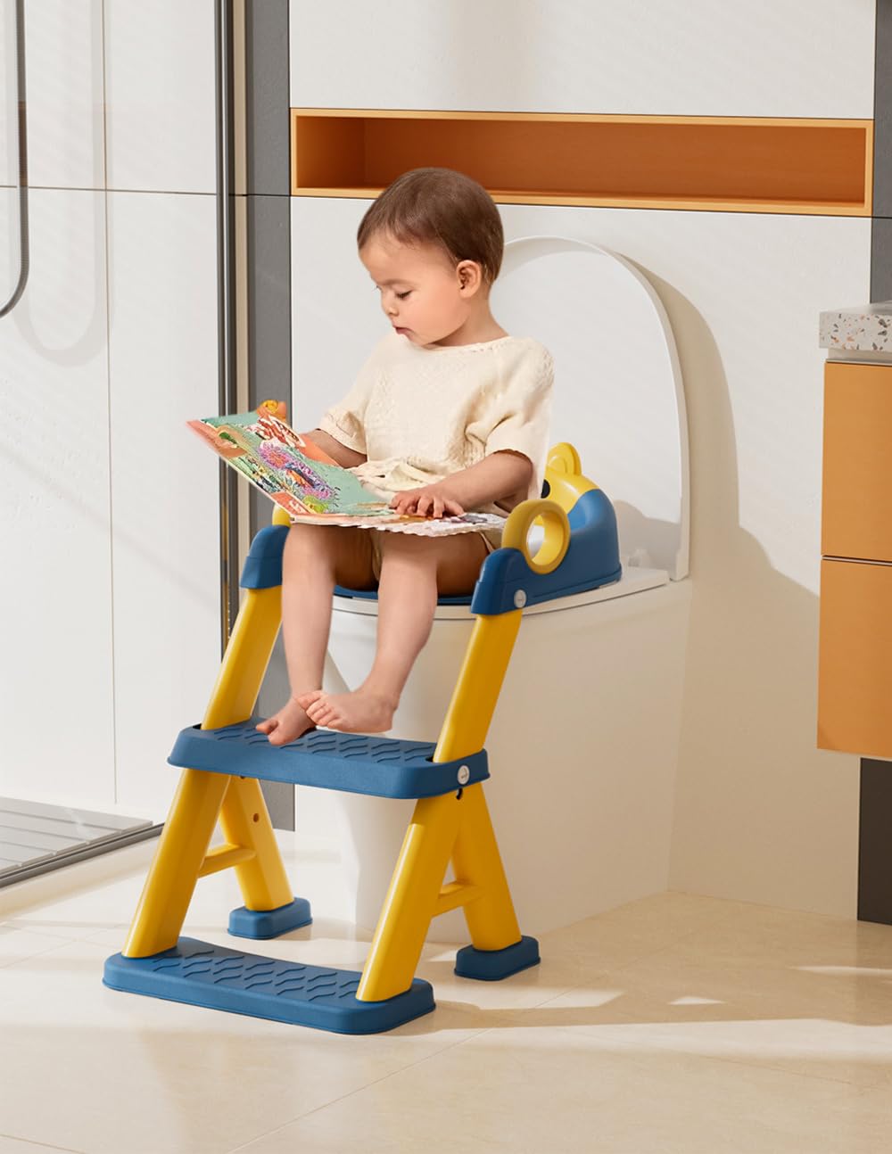 Bonbay foldable-design stores compactly when not in use.