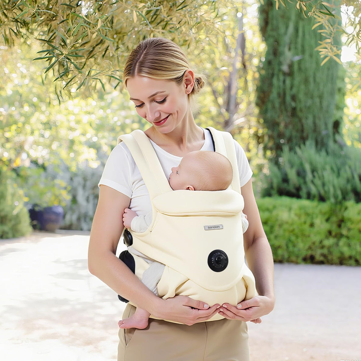 bonoch baby carrier with EaseFit knob showing adjustable seating for hip comfort