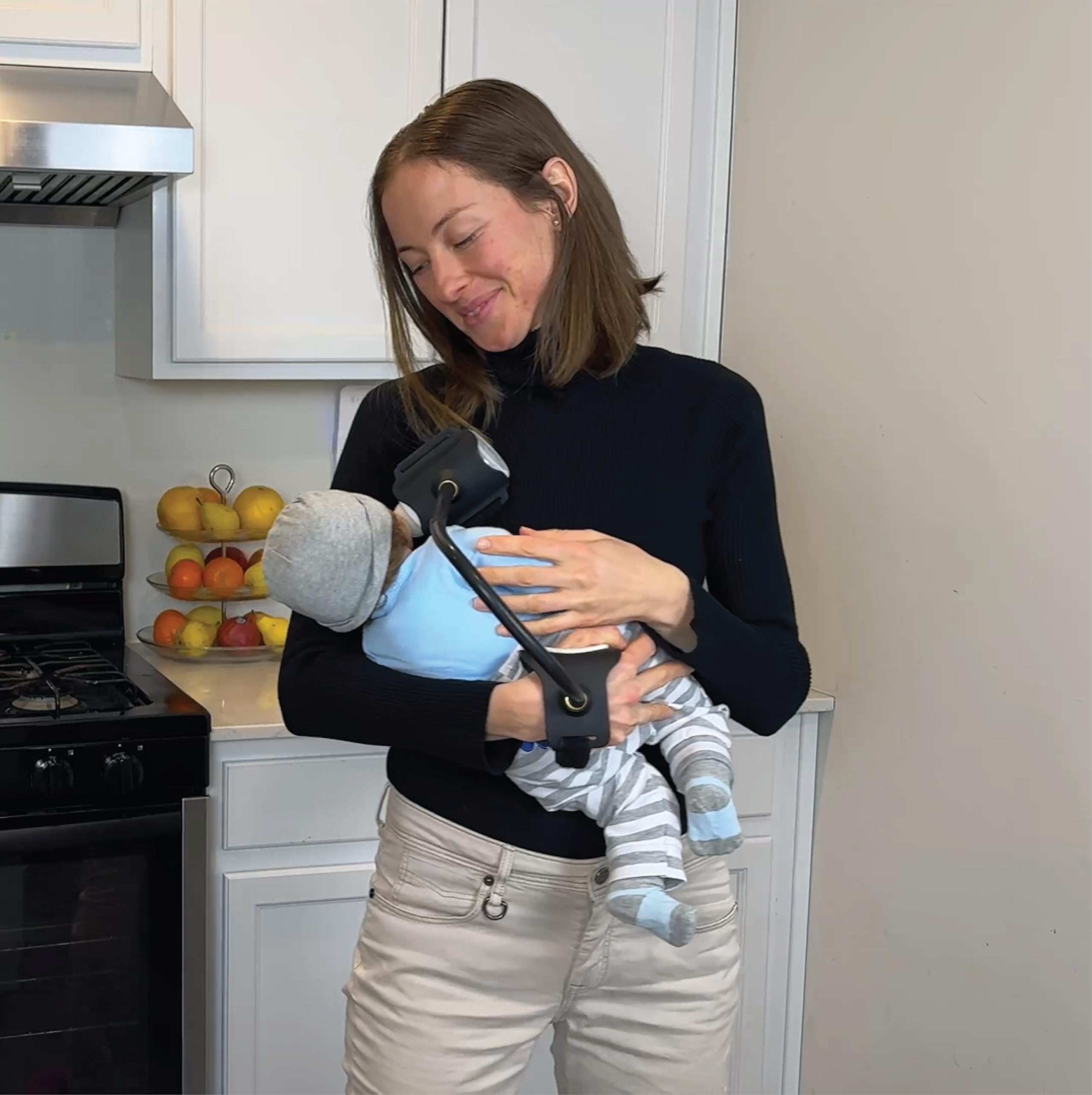 BOTTLESBUDDY flexible neck adjusts to your preferred feeding angle.