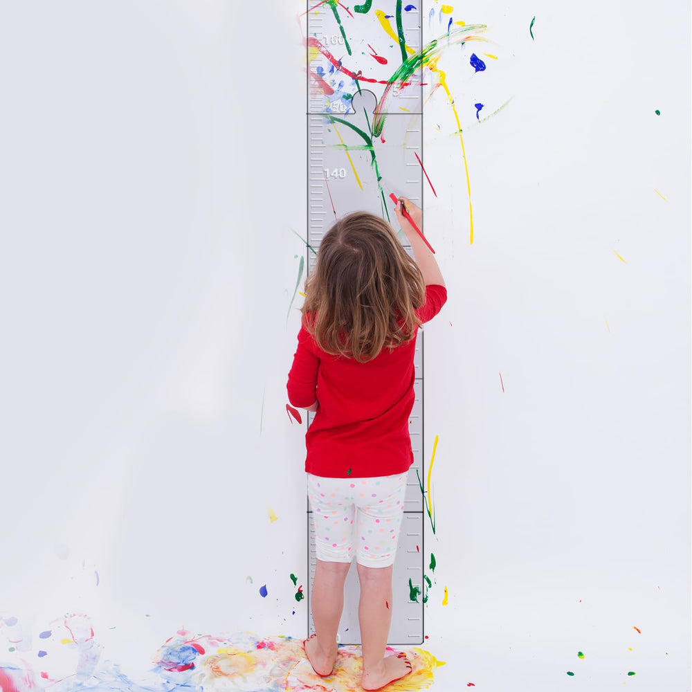 BOXOB Child height monitor keeps memories of growing moments in sight.