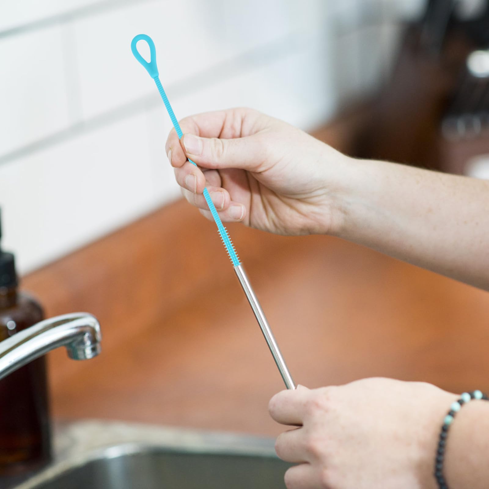 BOXOB hanging-design straw brush stores neatly in kitchen or travel packs.