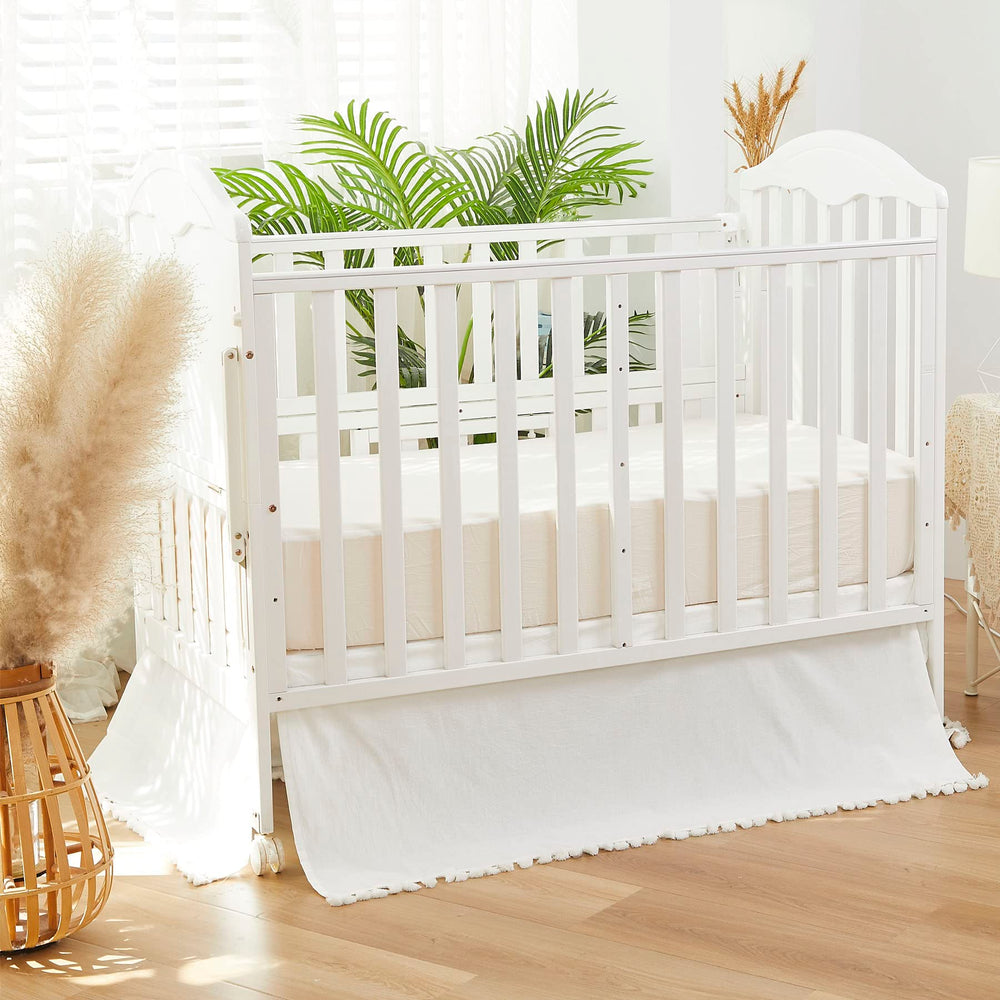 Brandream crib fit 52 by 28 by 16 inches for a snug perimeter.