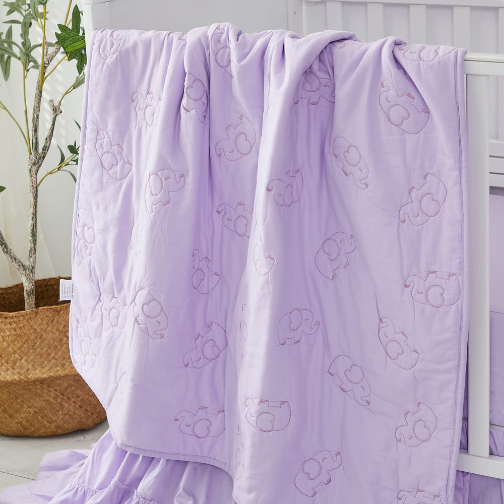 Brandream crib sheet with elastic edges ensures a secure, wrinkle-free fit.