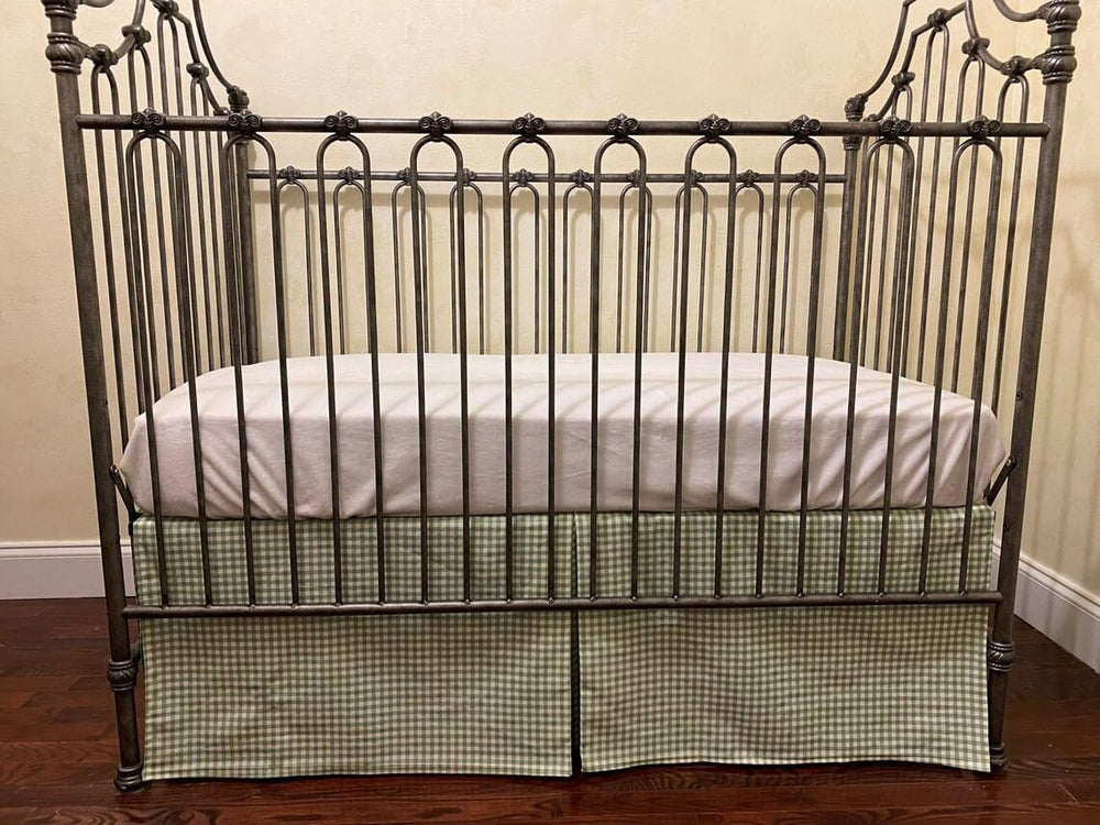 Brandream 4-sided pleated crib skirt delivers a clean, tailored look for standard cribs.