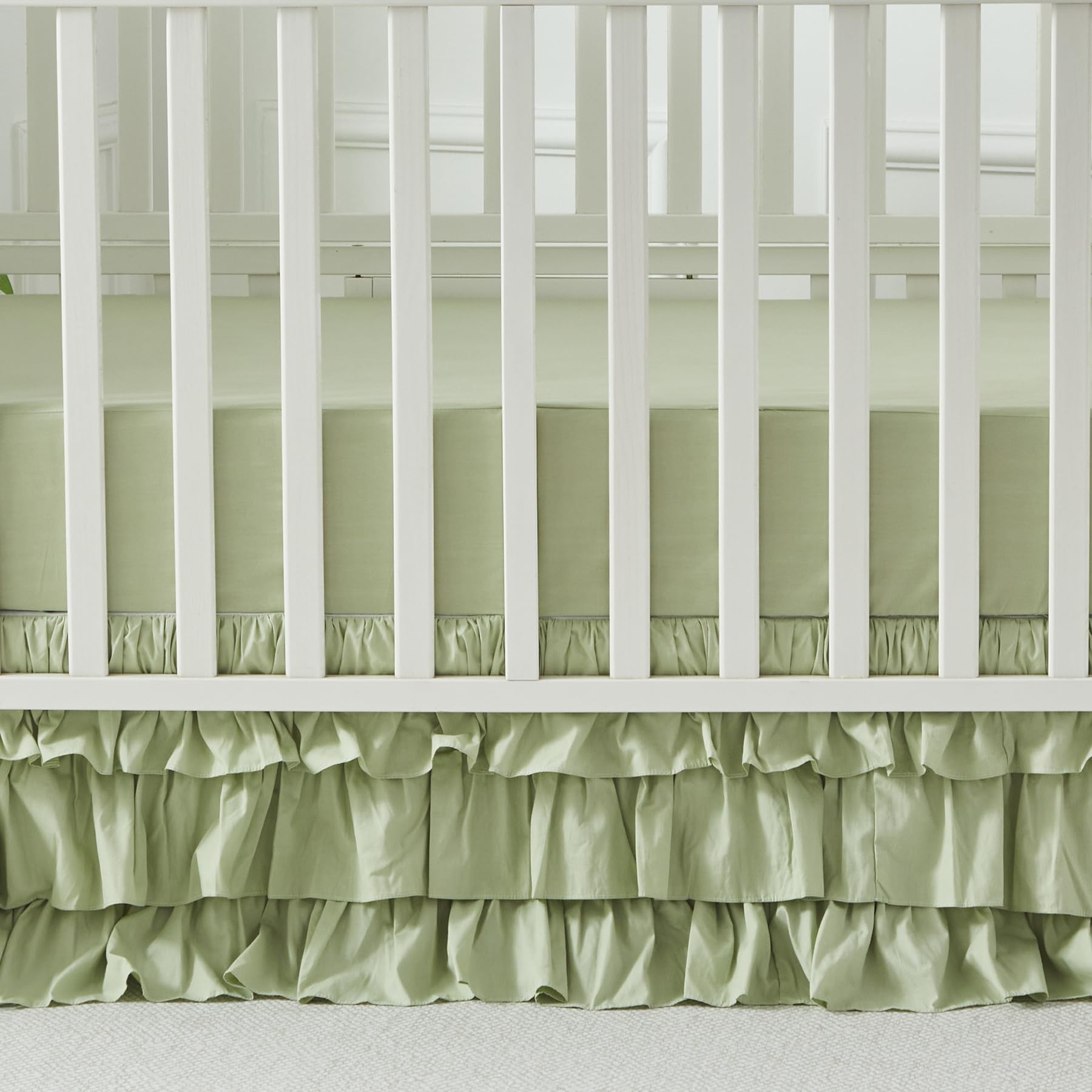 Brandream Crib Skirt machine-washable durability supports busy parenting routines.