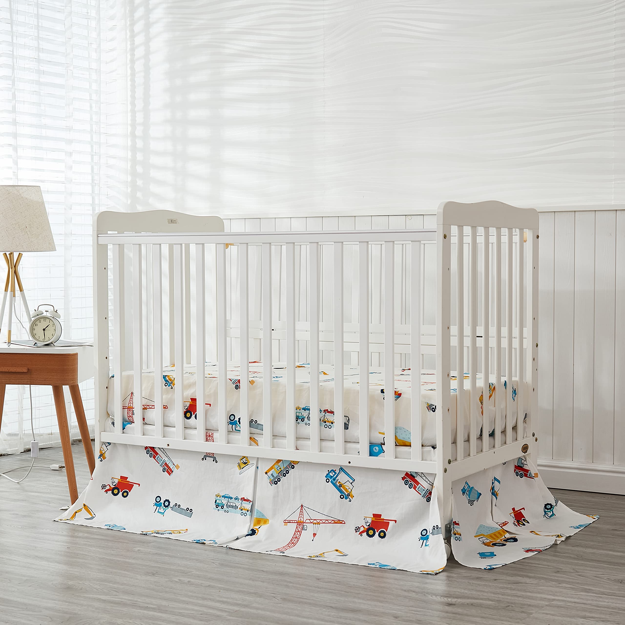 Brandream easy-care crib sheet resists fading and dries quickly for busy families.
