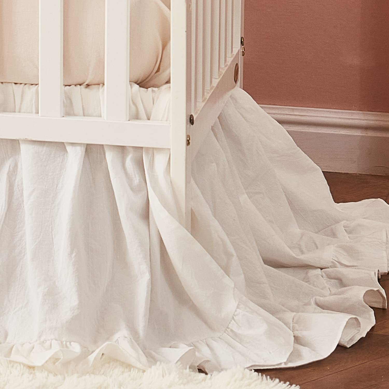 Brandream Farmhouse crib sheet with elastic edge for a snug fit.