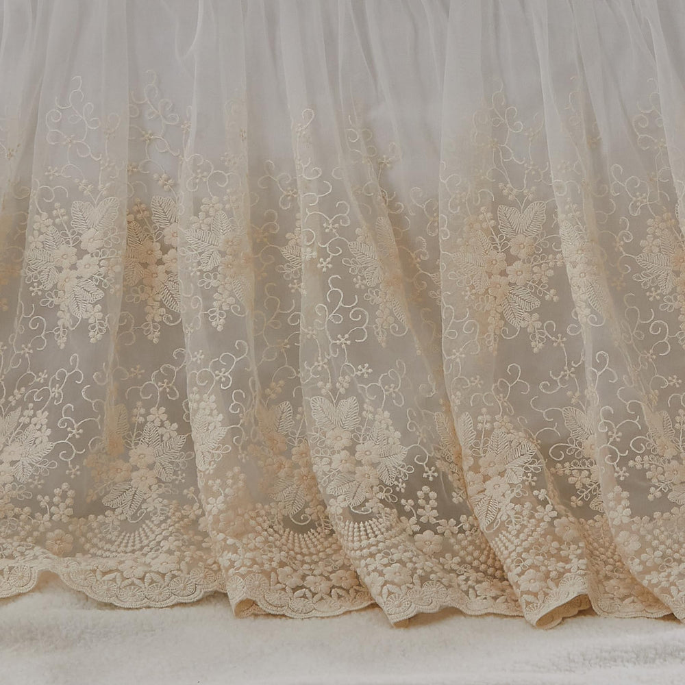 Brandream four-sided drop crib skirt ensures secure fit on standard cribs.