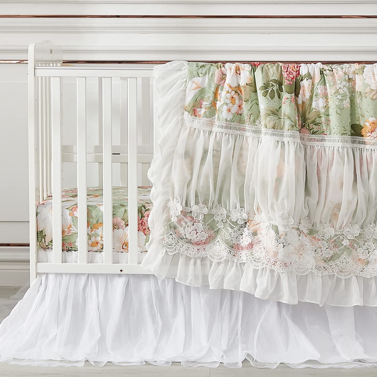 Brandream garden floral crib sheet edge close-up with elastic for safe fit