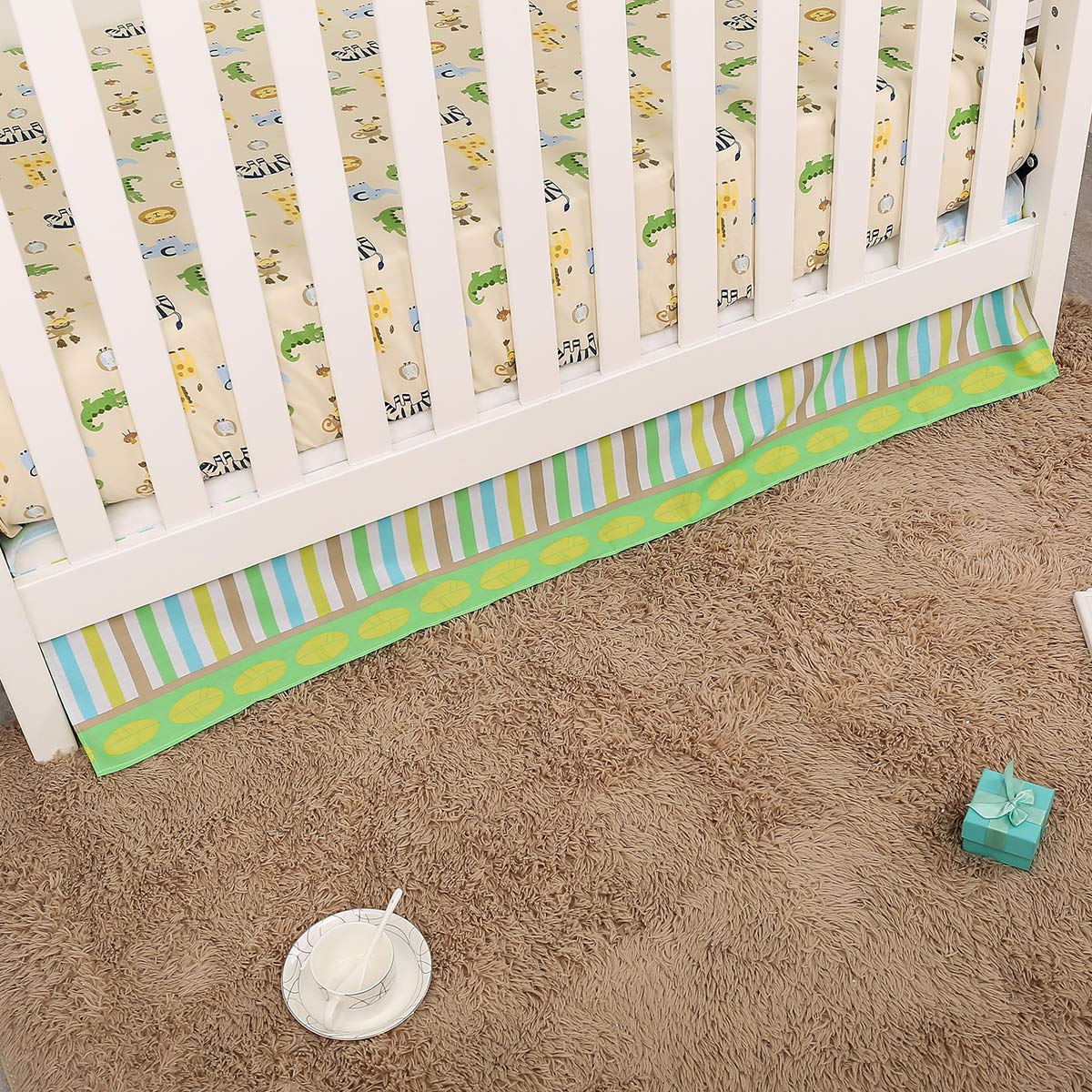 Brandream Jungle cheerful giraffe illustration brightens the crib space
