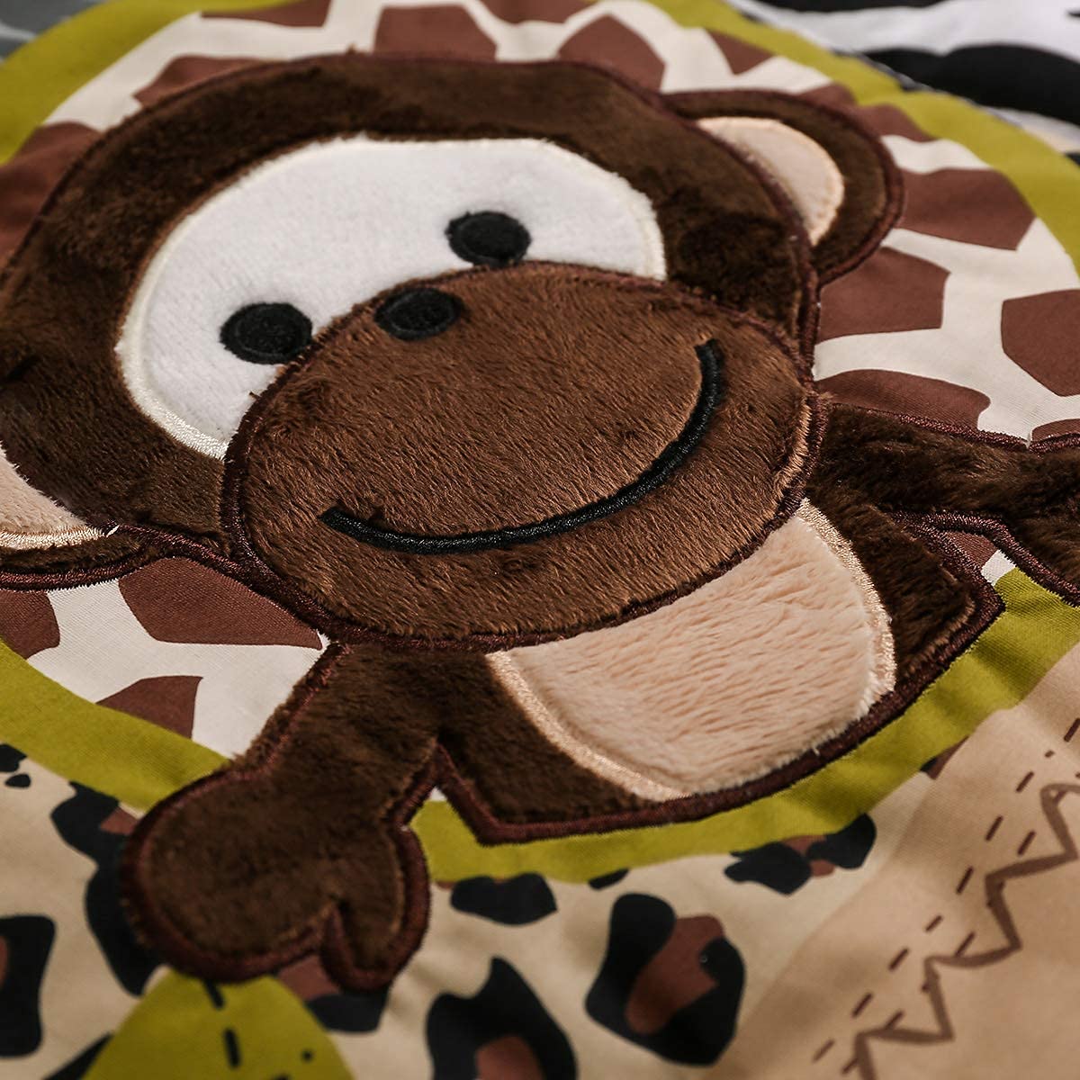 Brandream Jungle fitted crib sheet in 100% cotton for breathable night comfort.