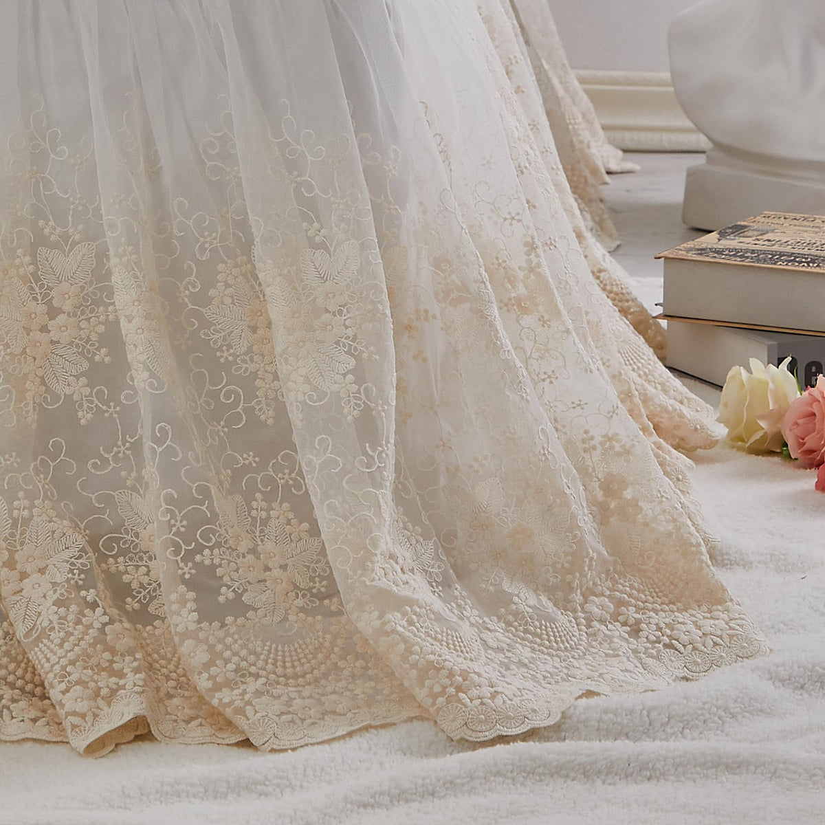 Brandream lace-edge crib skirt highlights delicate edge detail for cozy nursery ambiance.