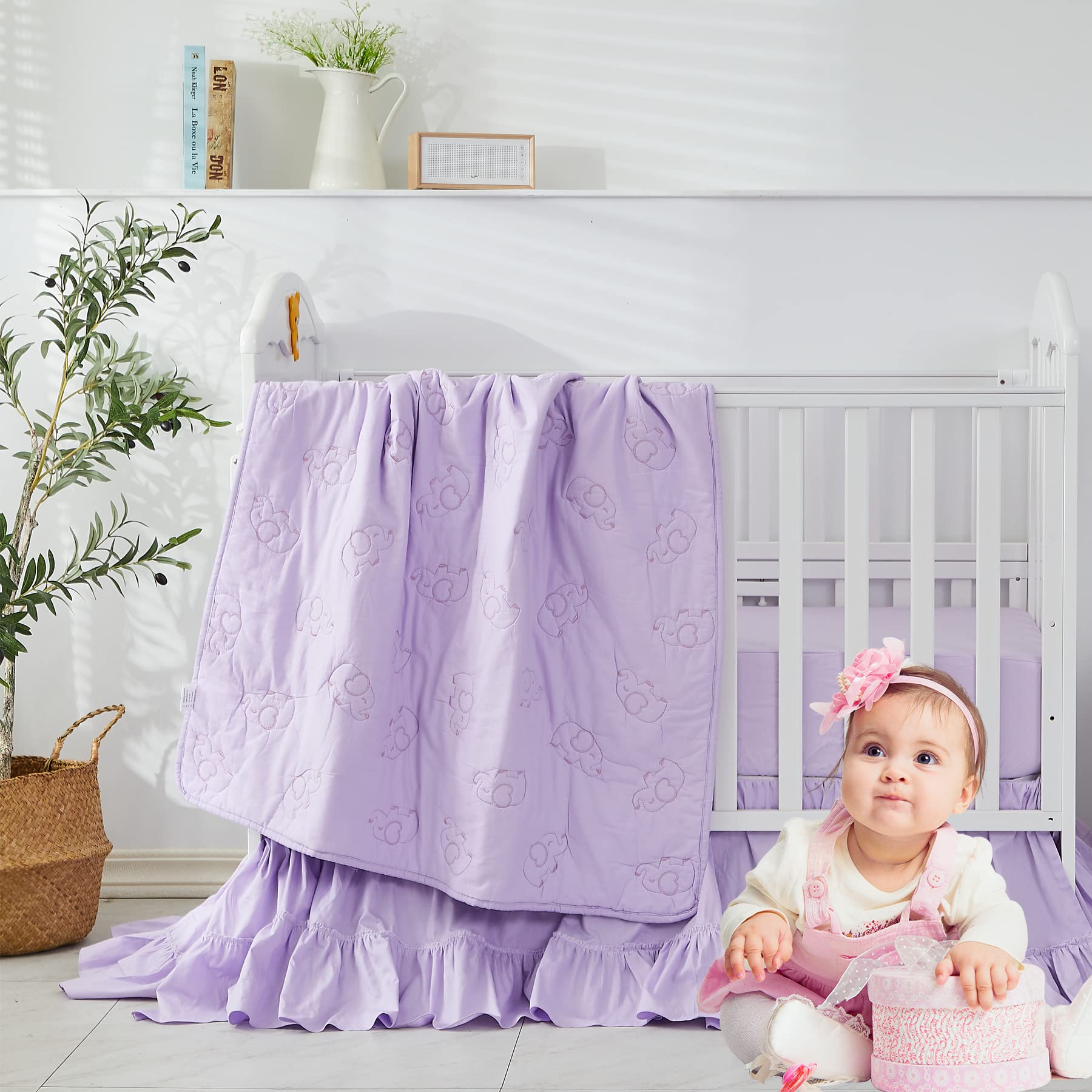 Brandream machine-washable set stays easy to care for in busy nurseries.