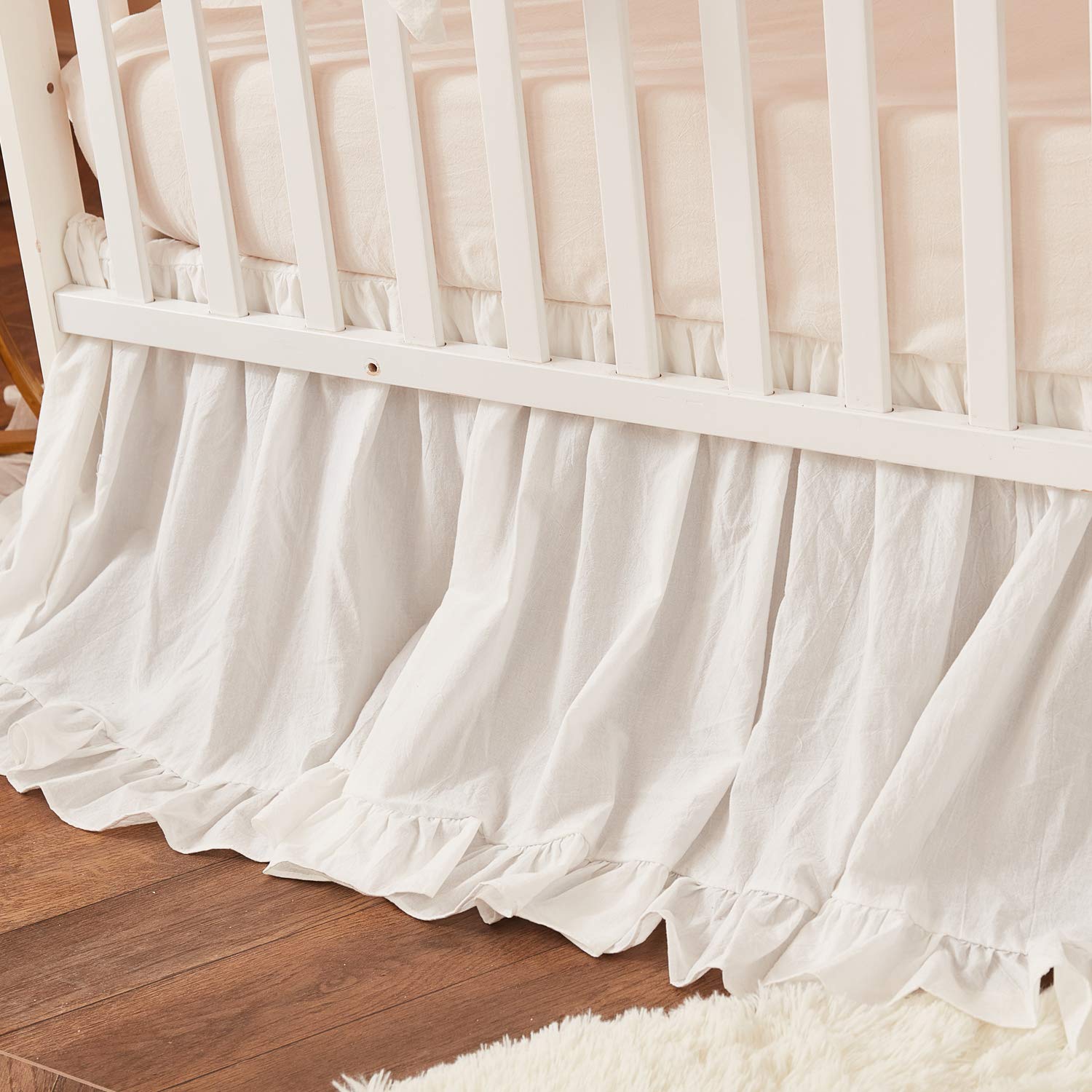 Brandream nursery decor look demonstrates farmhouse chic style for modern bedrooms