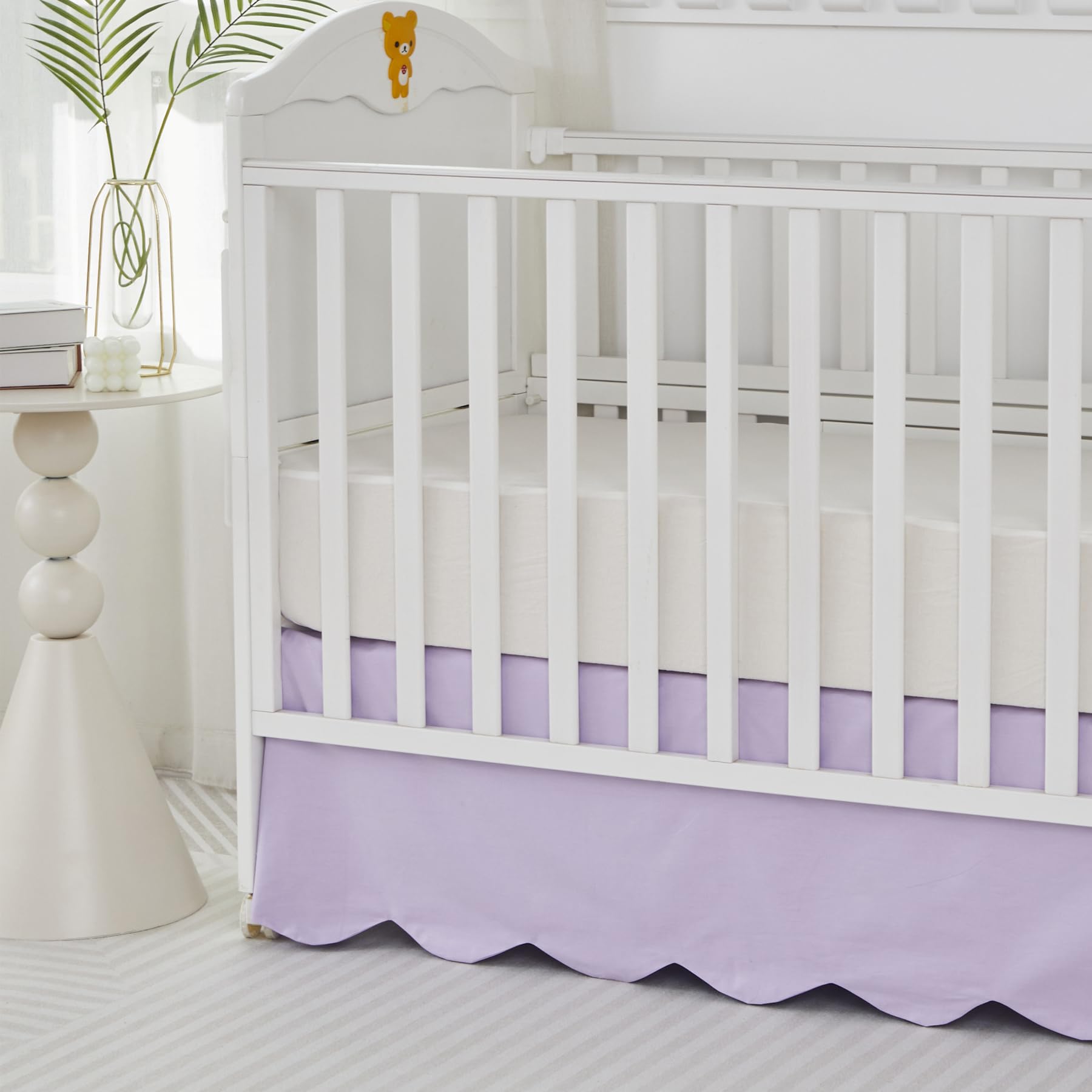 Brandream scalloped edge fabric detail emphasizes premium finish for nursery décor.