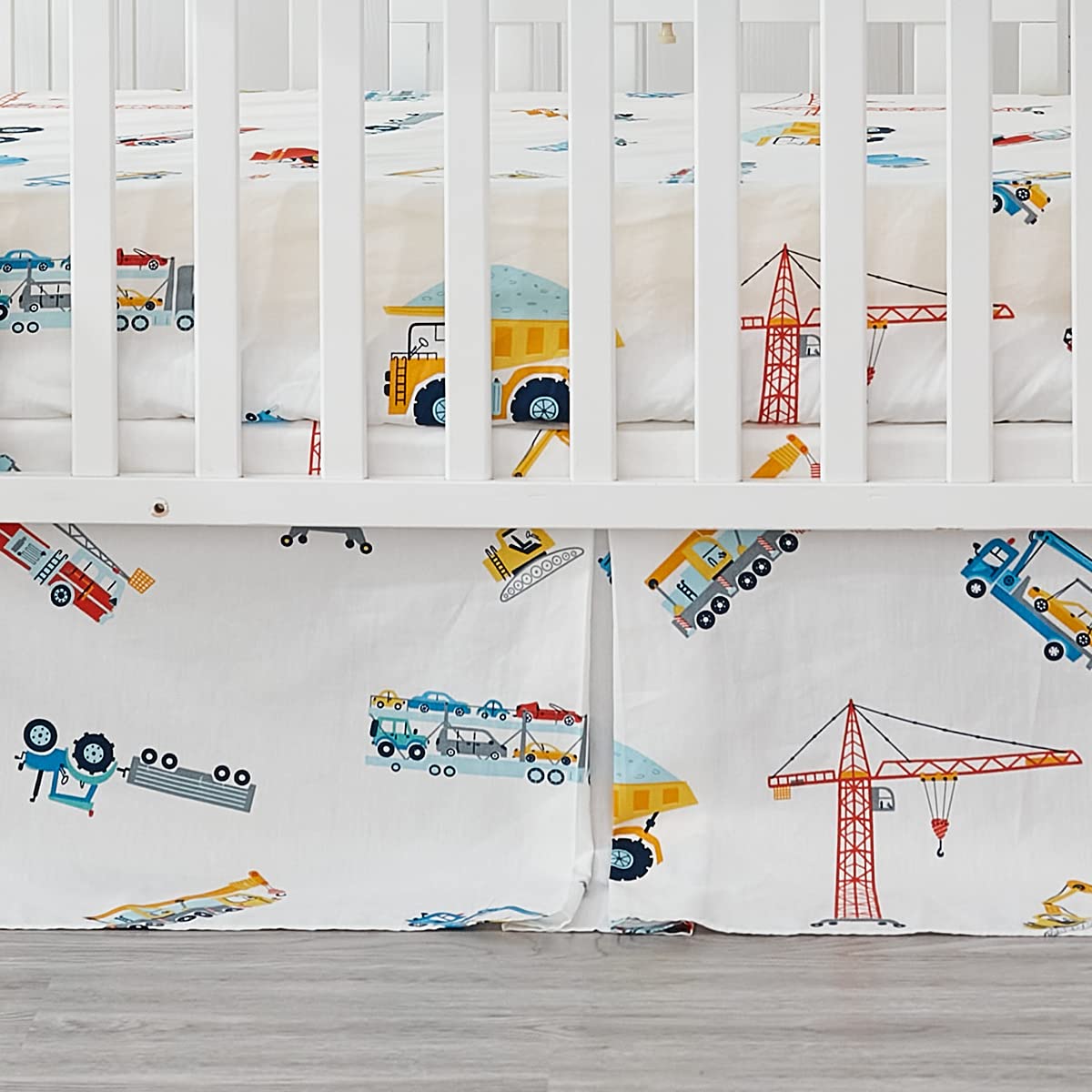 Brandream soft cotton crib sheet texture ensures breathable comfort for baby sleep.