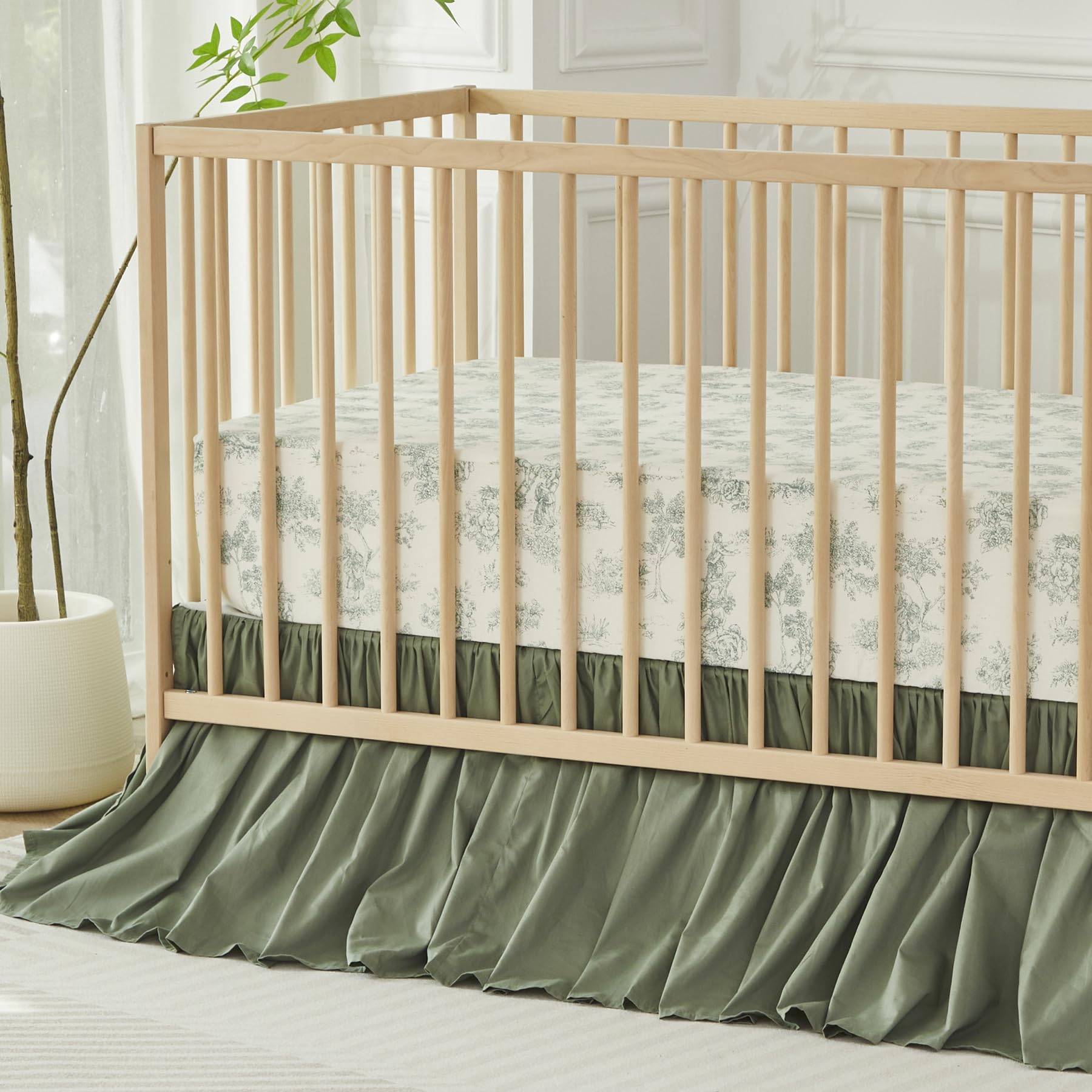 Brandream Toile fitted sheet complements the set with a coordinated look.