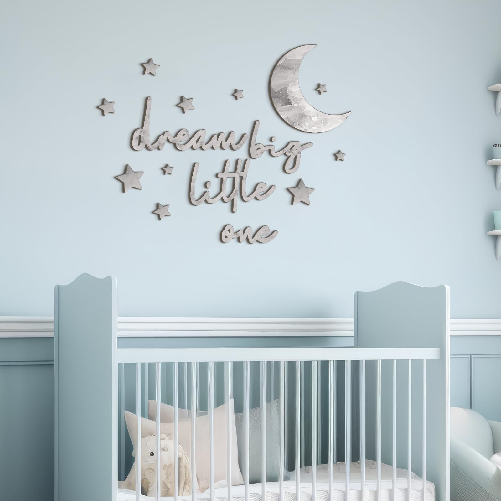 Briwooody Small star offers playful wall accents across the room