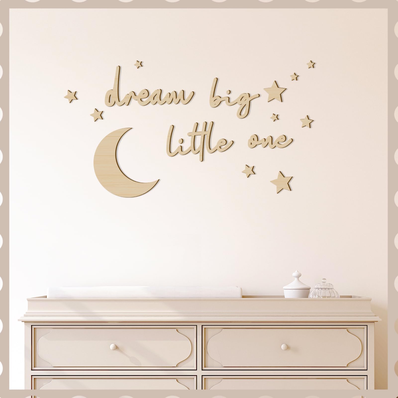 Briwooody star medium 5 cm offers balanced wall accents