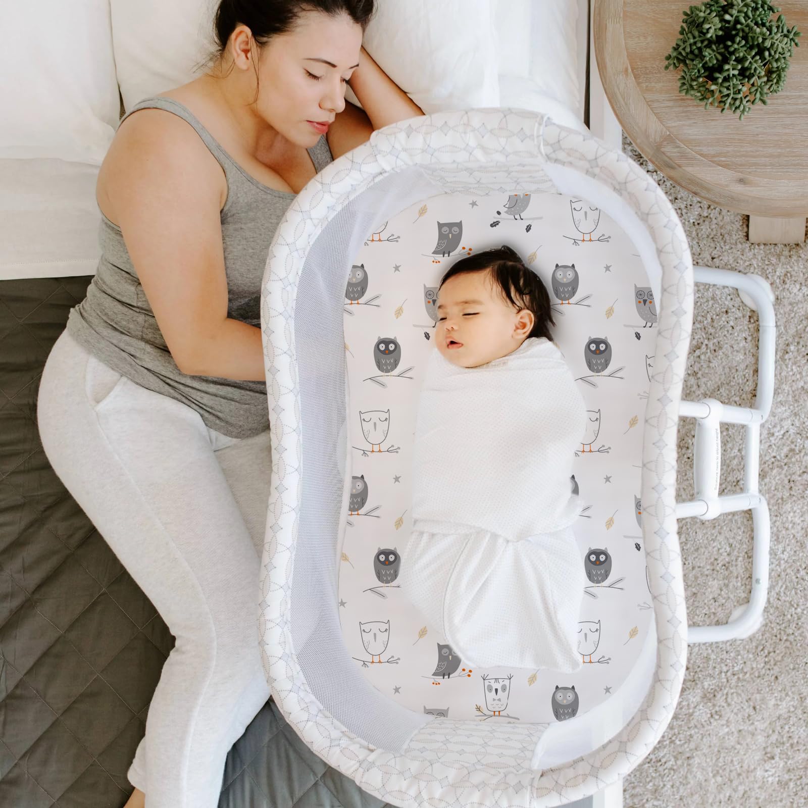 BROLEX easy-clean bassinet sheets are machine washable and quick-drying.
