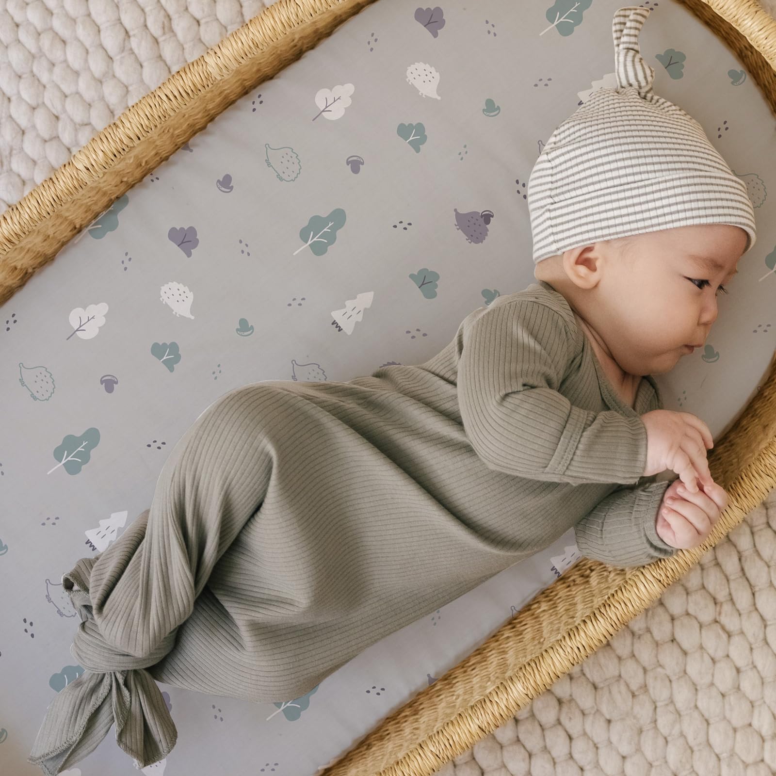 BROLEX hedgehog and owl design adds playful nursery charm.